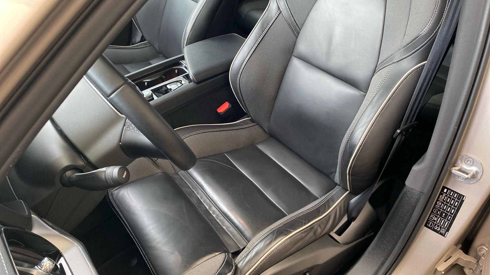 Volvo S60, ULTIMATE DARK, B5 AWD, 184+10 - fotka 6