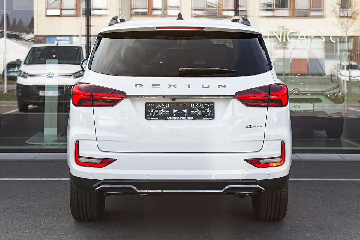 SsangYong Rexton, 2,2 e-XDI 4WD Premium Black - fotka 6