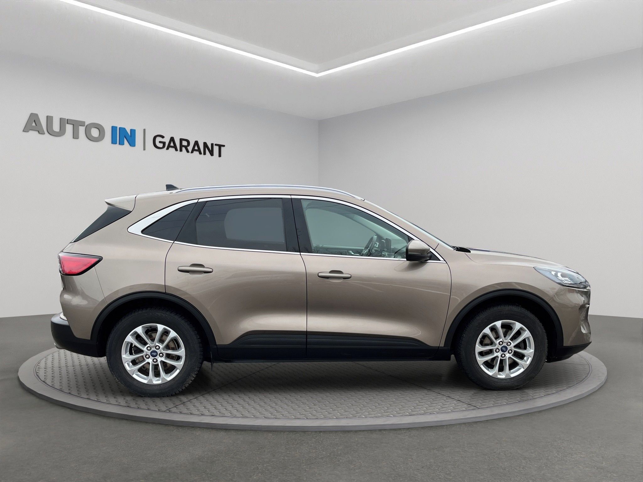 Ford Kuga, 1.5 110kw, ČR, 1. maj - fotka 4