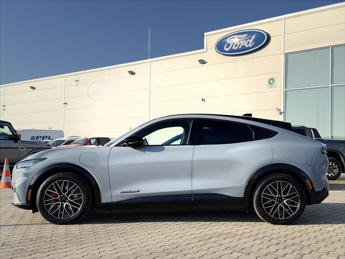 Ford Mustang Mach-E, 88kWh Premium Panorama - fotka 2