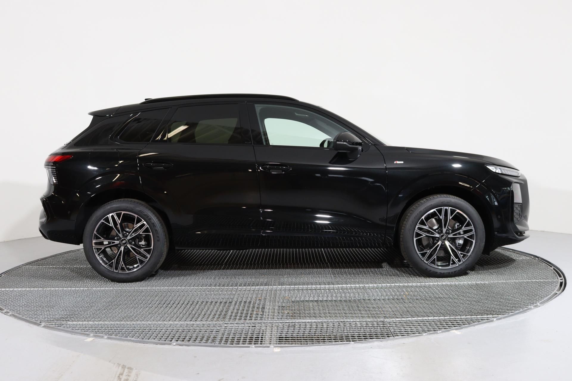 Audi Q3, TFSI 150 kW quattro Stronic - fotka 4