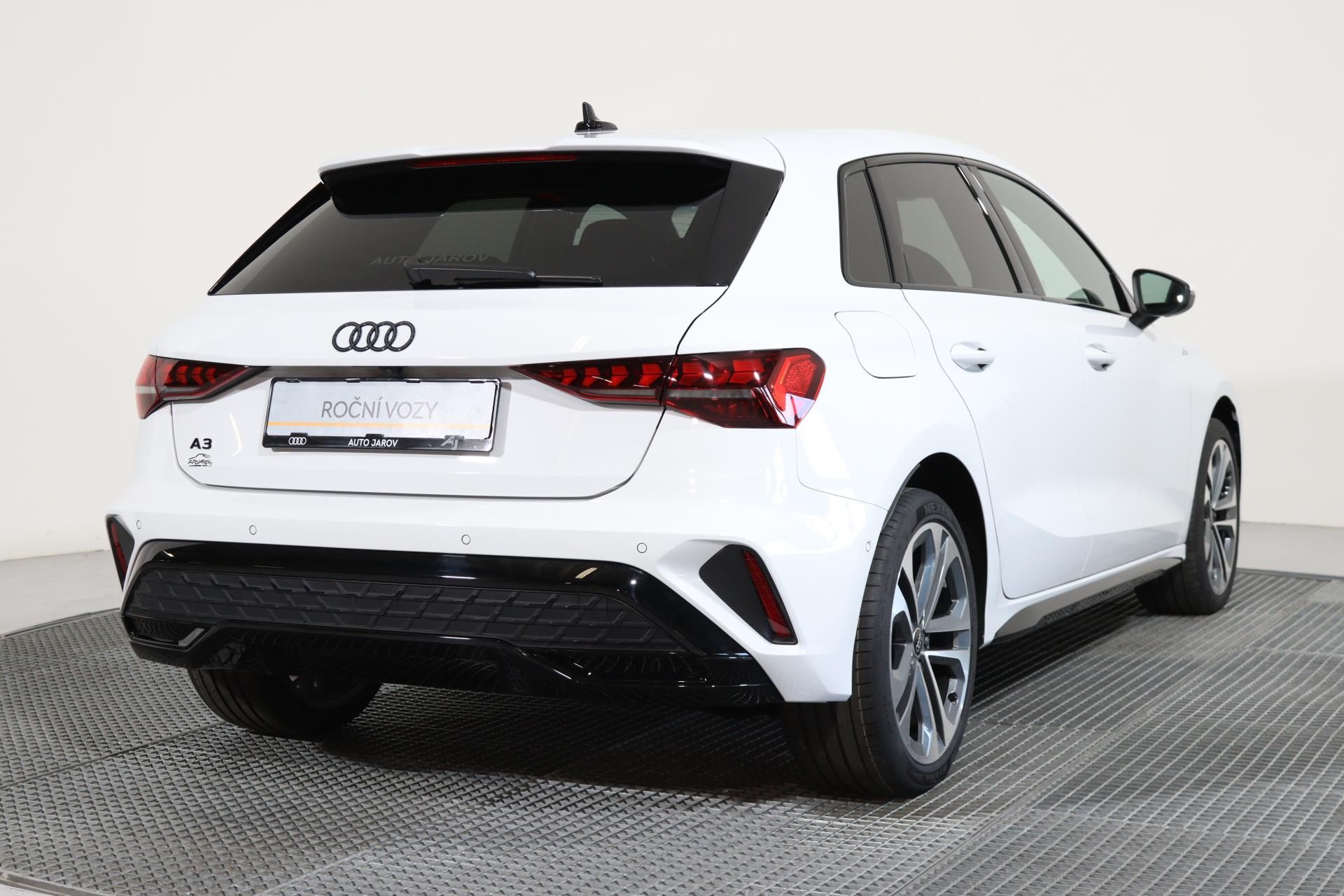Audi A3, Spb Sline 35 TFSI Stronic - fotka 5