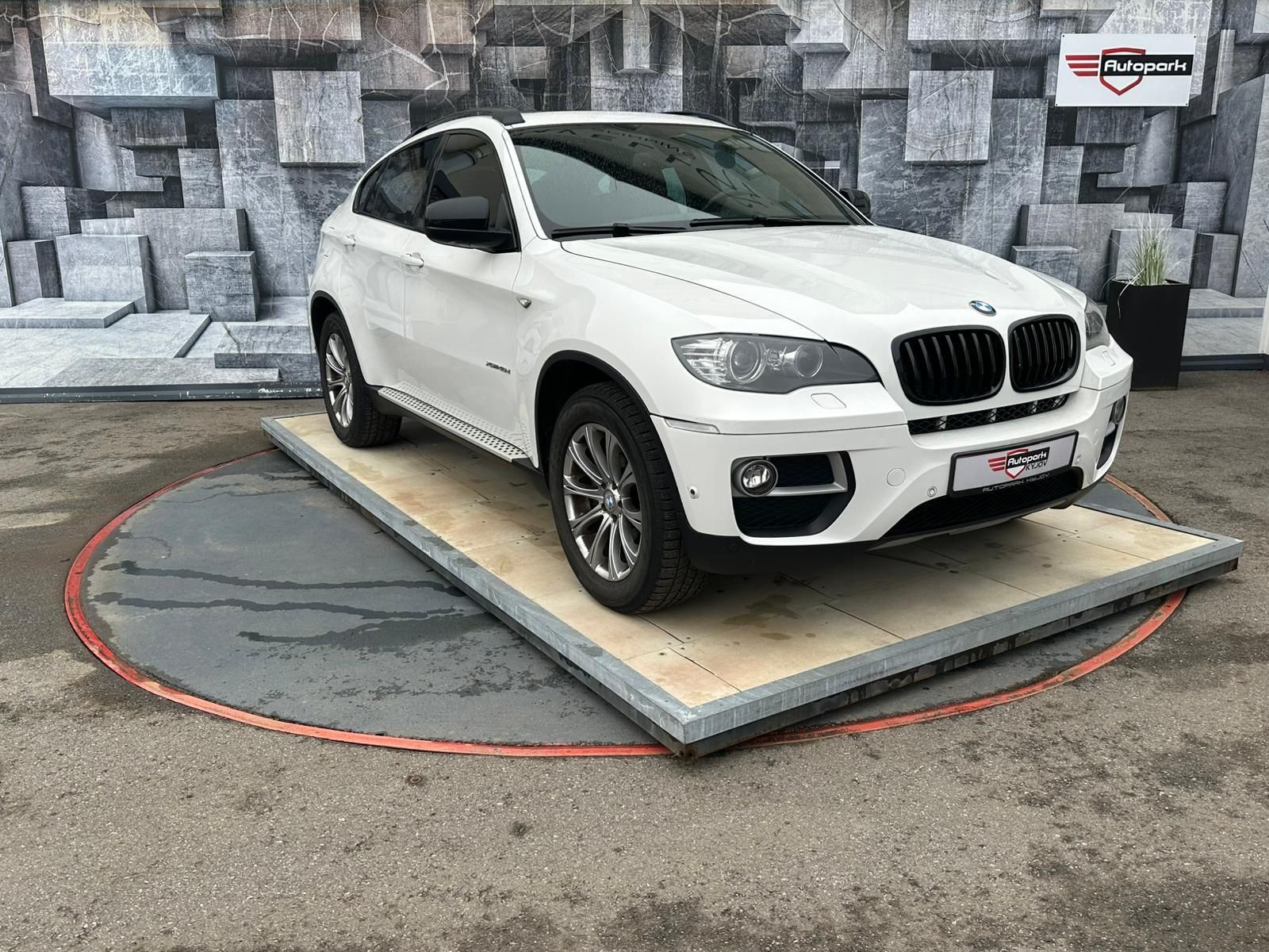 BMW X6, 40D, 225KW, MASÁŽ, VÝBAVA