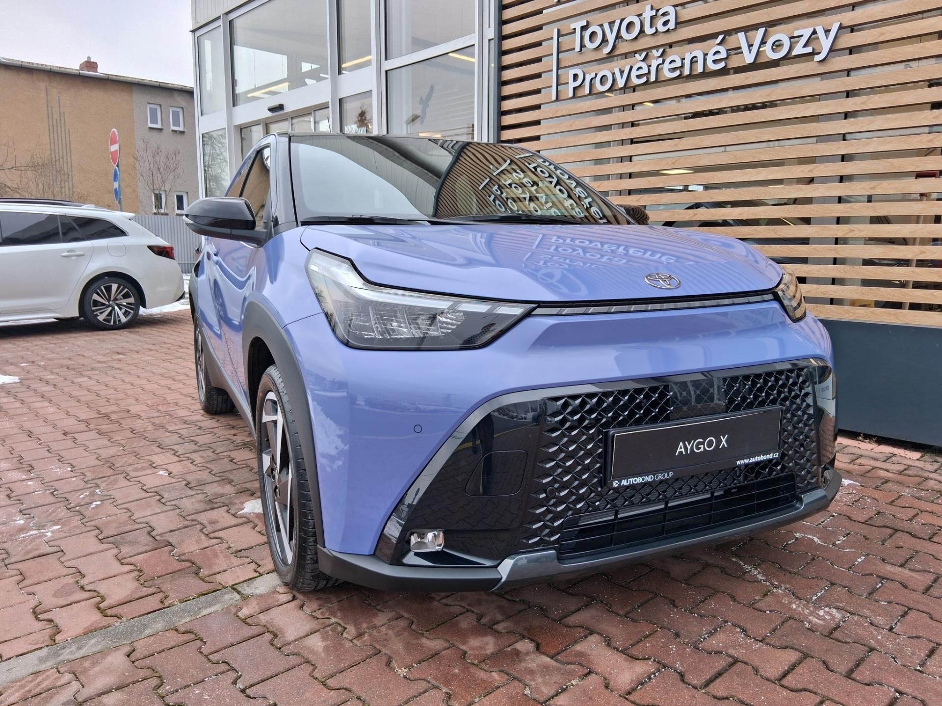 Toyota Aygo, 1,5 HEV EXECUTIVE - fotka 3