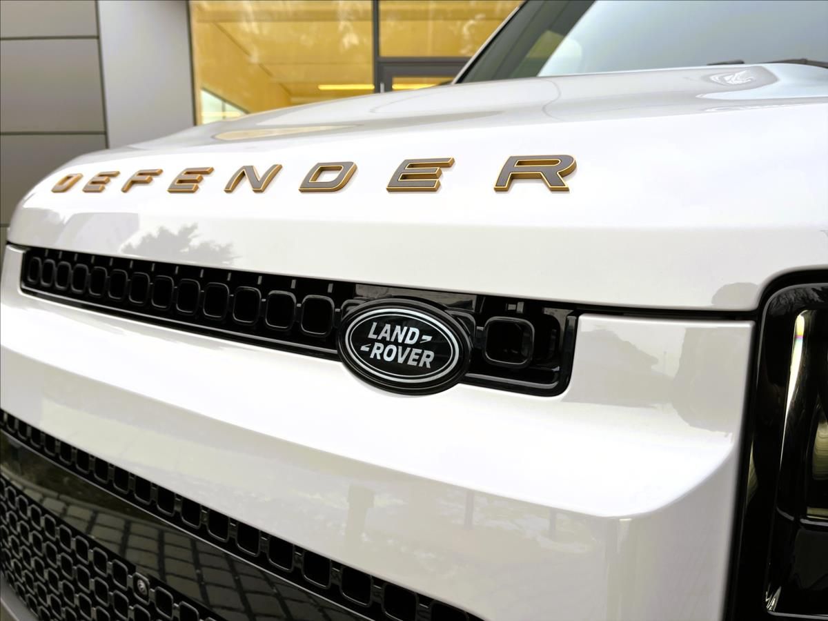 Land Rover Defender, 110 V8 P635 OCTA - fotka 2