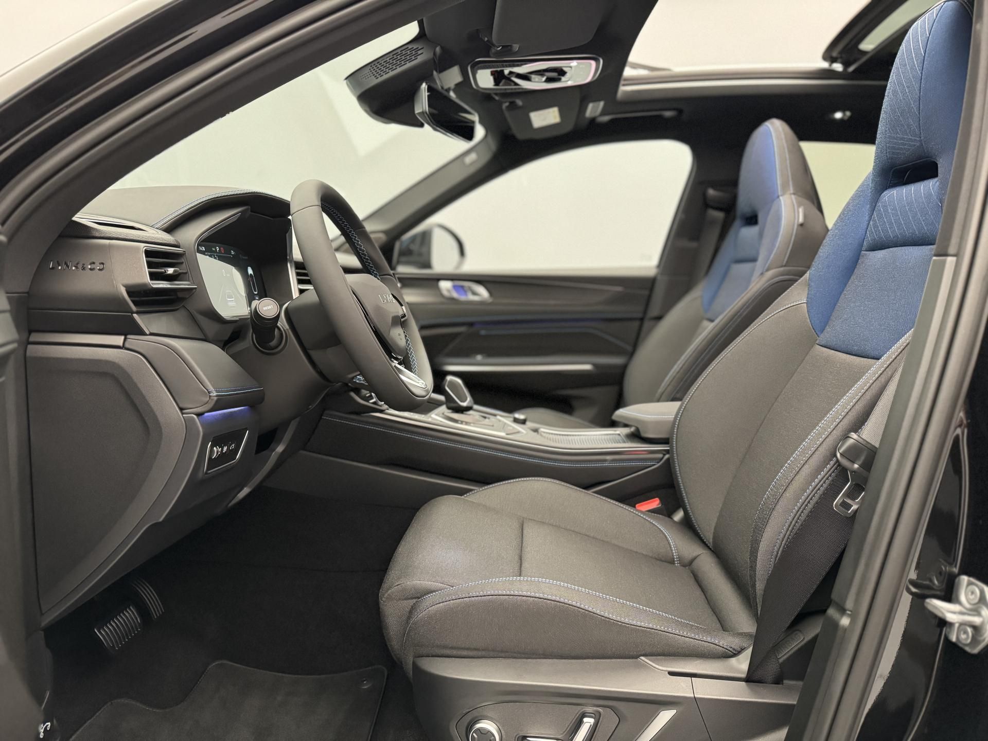 Lynk & Co 01, PHEV DCT AUT 1.maj - fotka 3