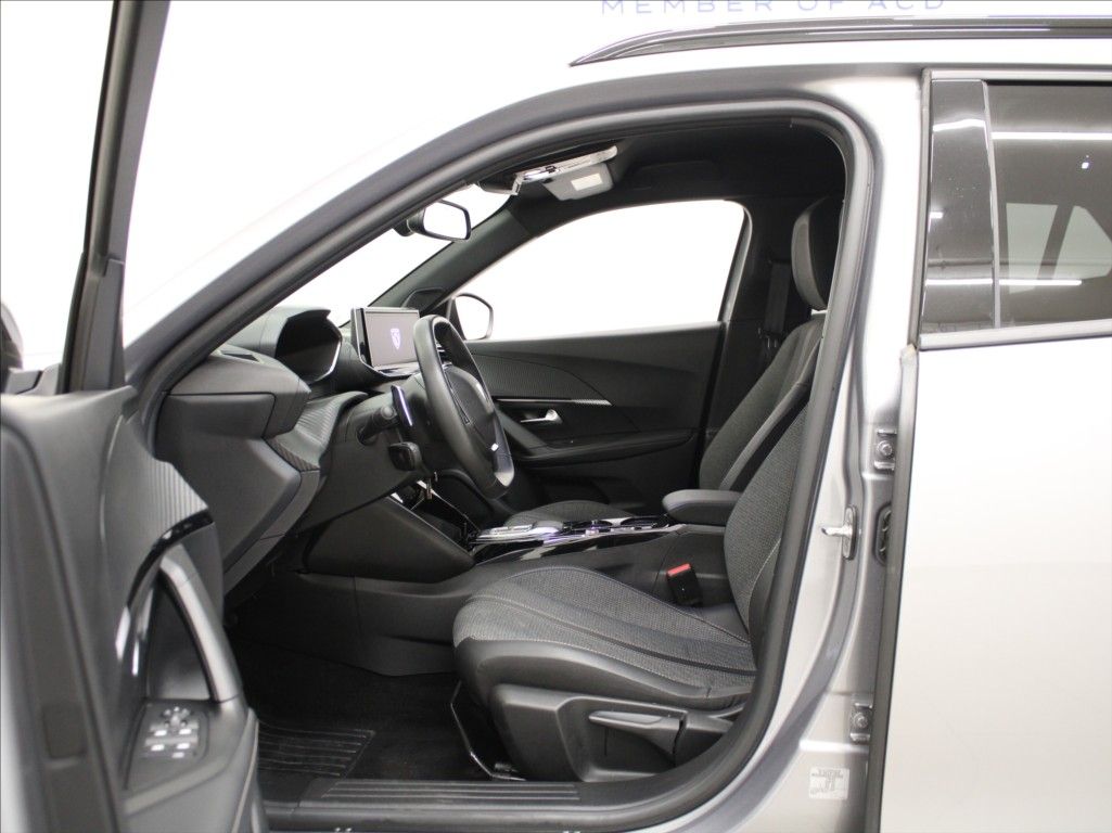 Peugeot 2008, 1,2 PT 96kW AT Allure 32tkm. - fotka 6