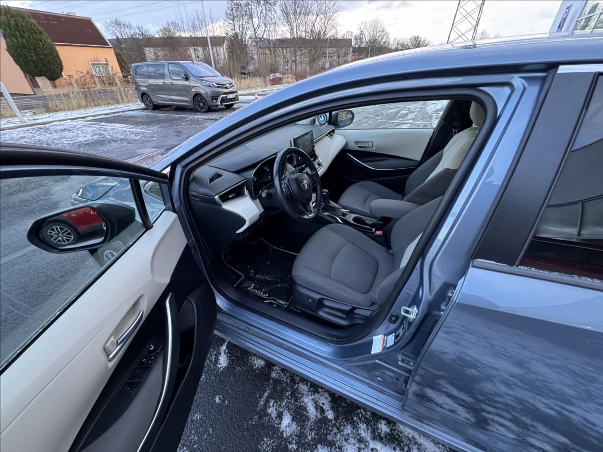 Toyota Corolla, 1,8 STYLE TECH - fotka 6