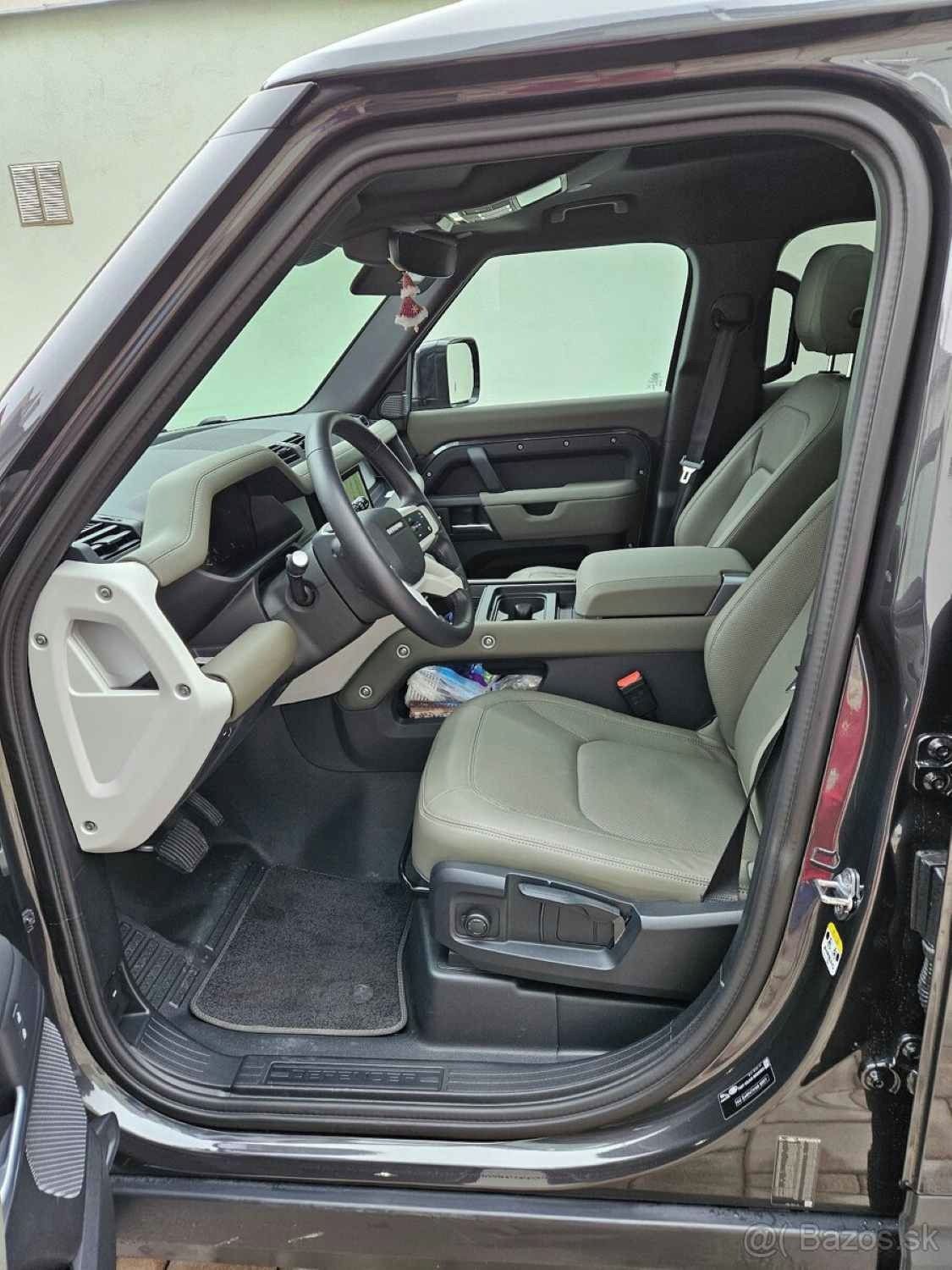 Land Rover Defender, Land Rover Defender 110 3.0D I - fotka 6