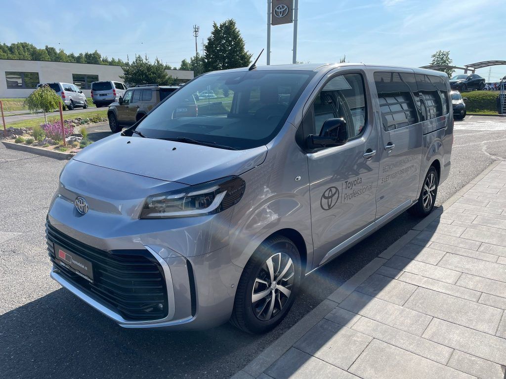 Toyota Proace Verso, 2.0L 8AT Family 8 - fotka 3