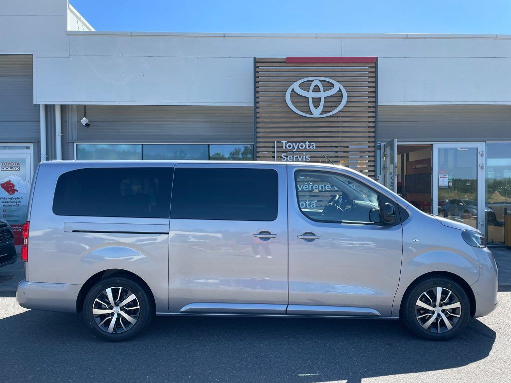 Toyota Proace Verso, 2.0L 8AT Family 8 - fotka 4