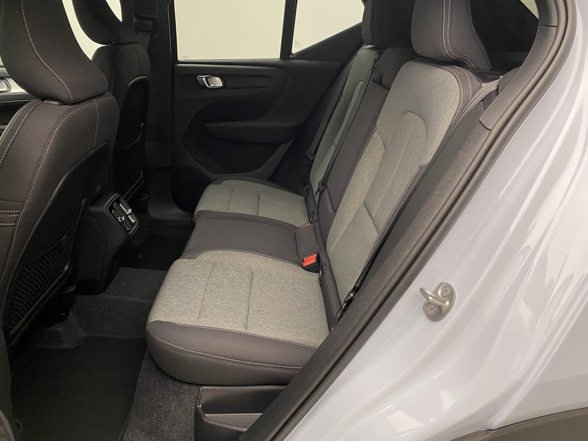 Volvo XC40, B3 AUT DARK PLUS - fotka 6