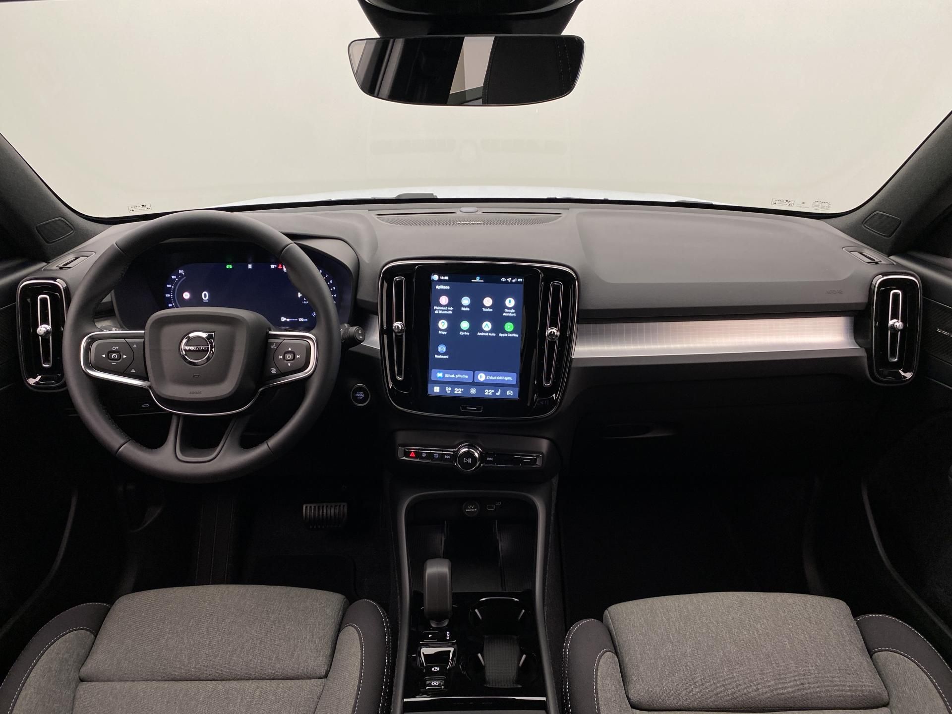 Volvo XC40, B3 AUT DARK PLUS - fotka 2