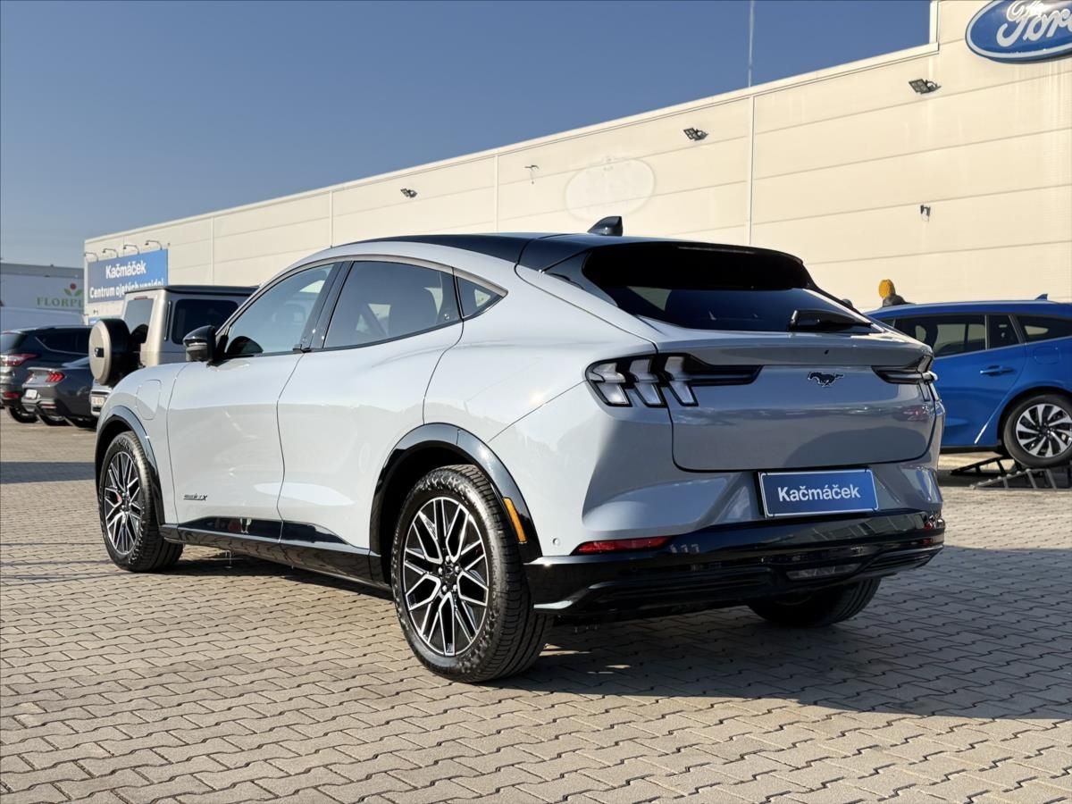 Ford Mustang Mach-E, 88kWh Premium Panorama - fotka 3