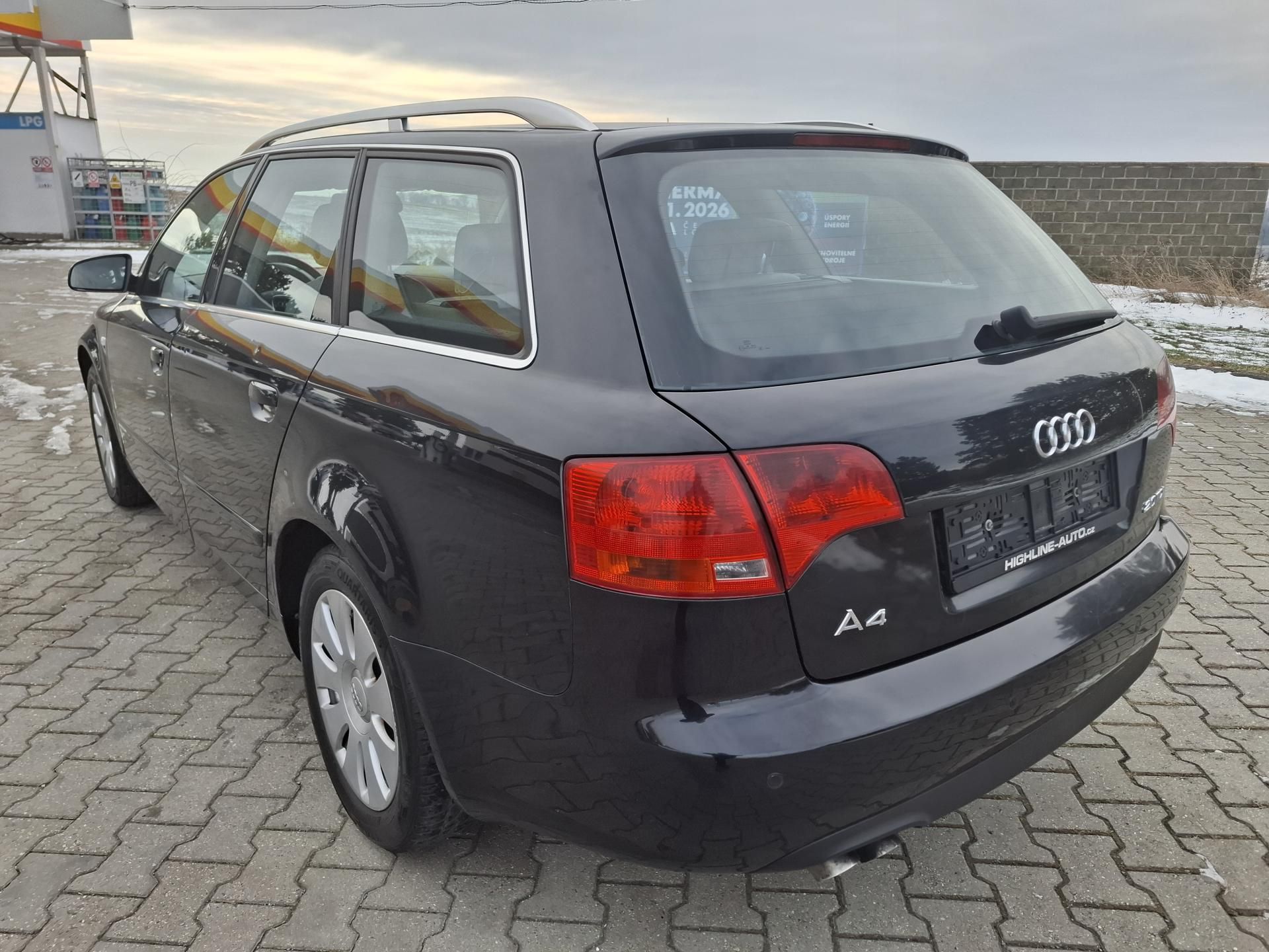 Audi A4, 2,0 TDI - fotka 4