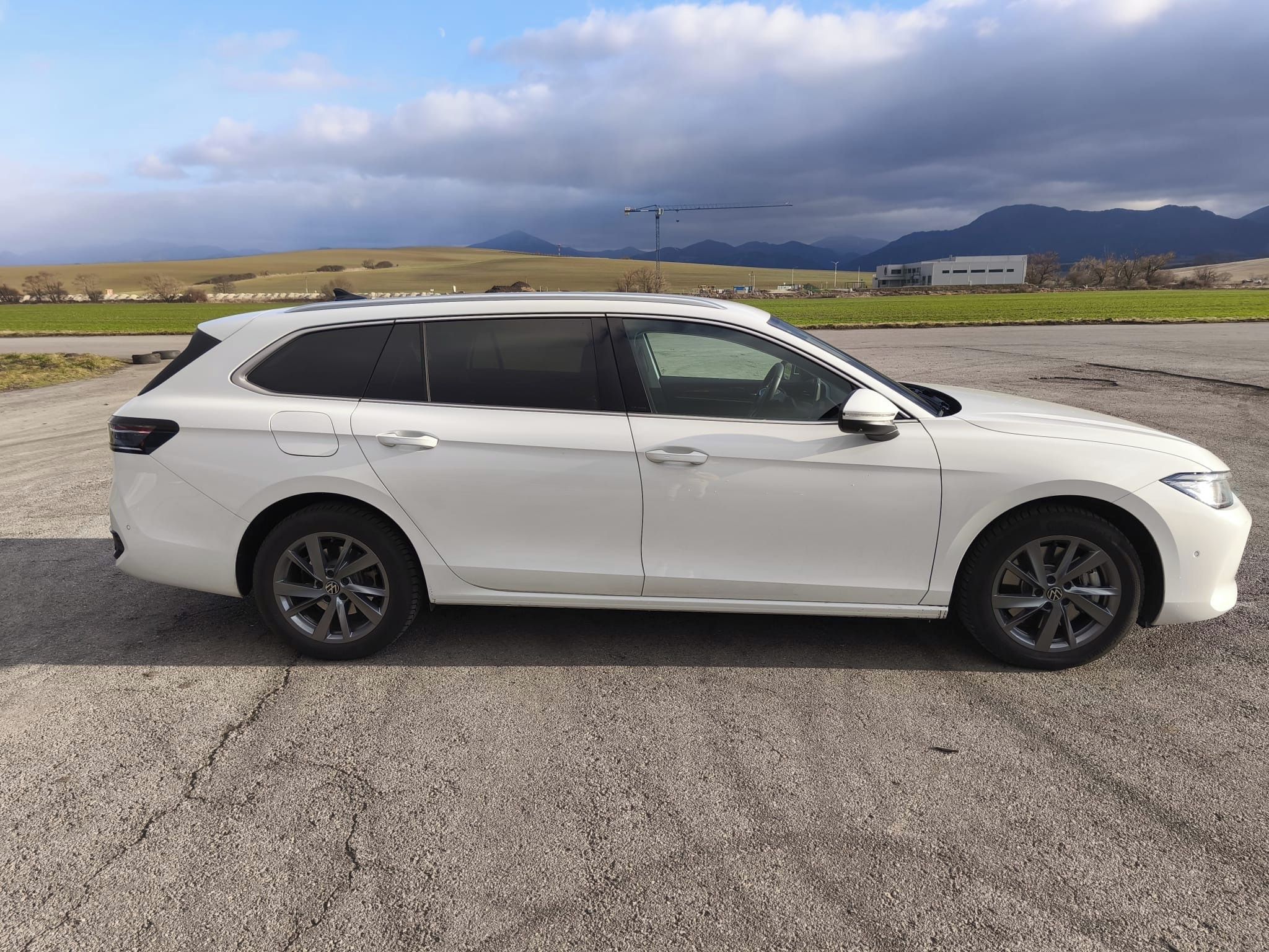 Volkswagen Passat, Variant Elegance eHybrid 2025 - fotka 4