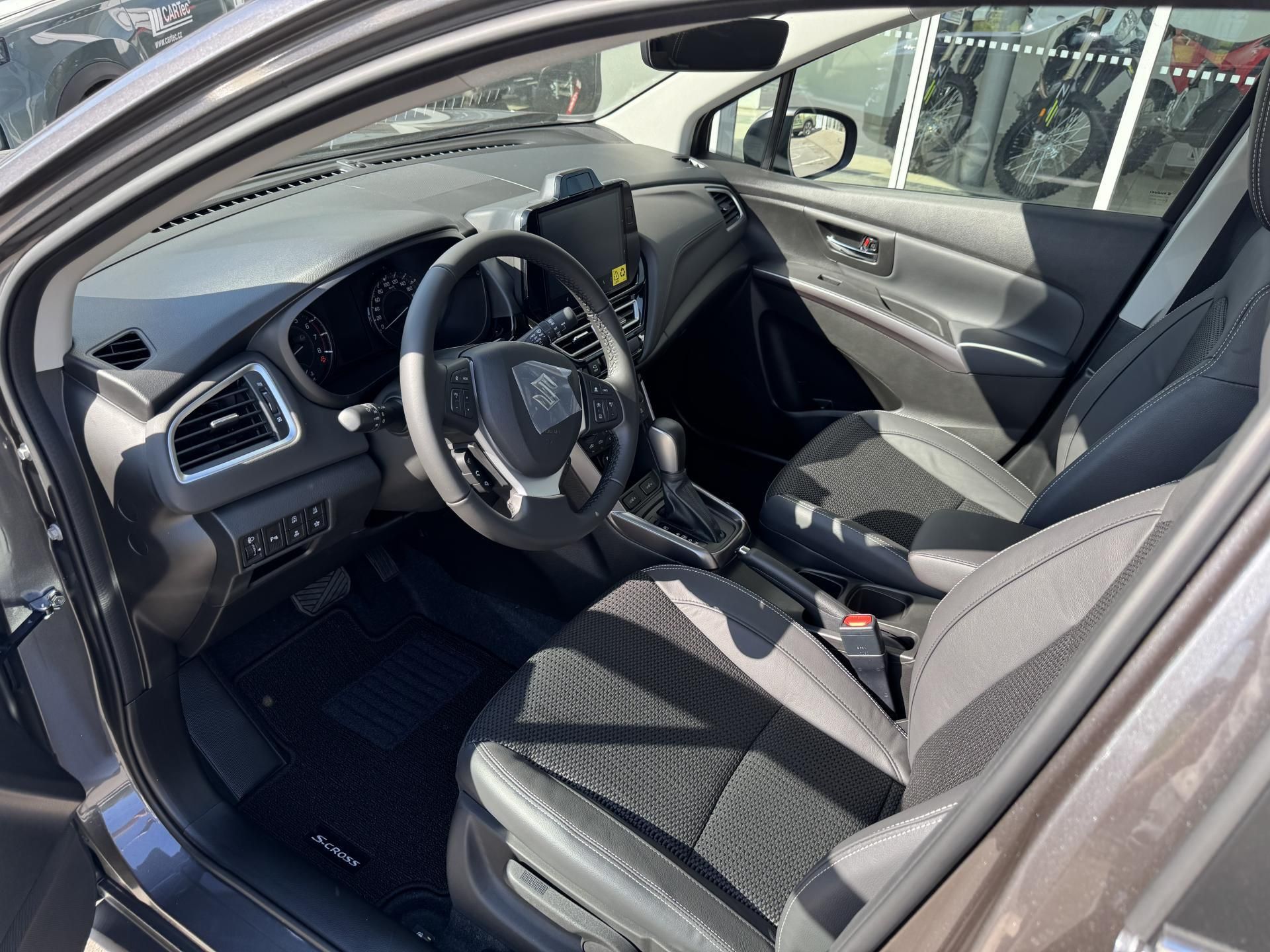 Suzuki S-Cross, 1,4 Elegance Panorama AT - fotka 5