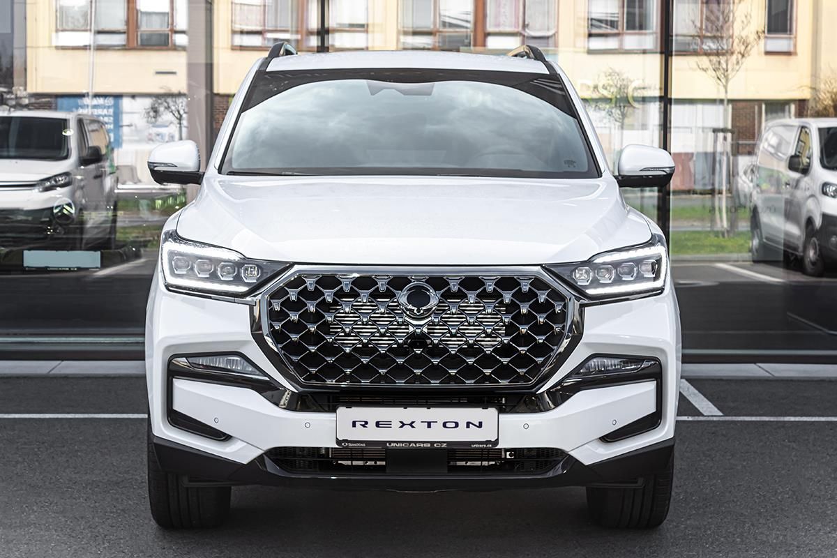 SsangYong Rexton, 2,2 e-XDI 4WD Premium Black - fotka 2