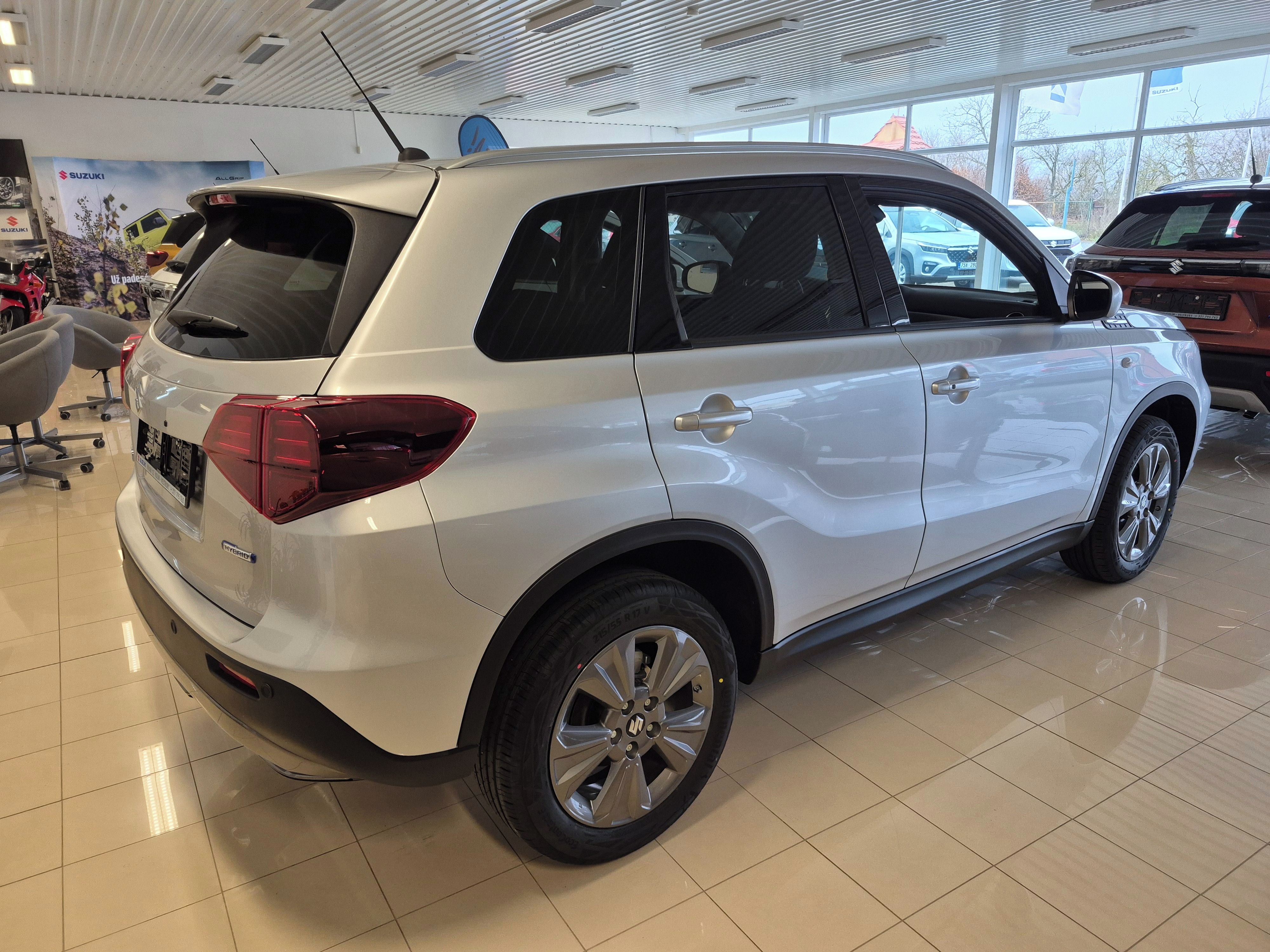 Suzuki Vitara, Premium 4x4 + SADA KOL - fotka 4