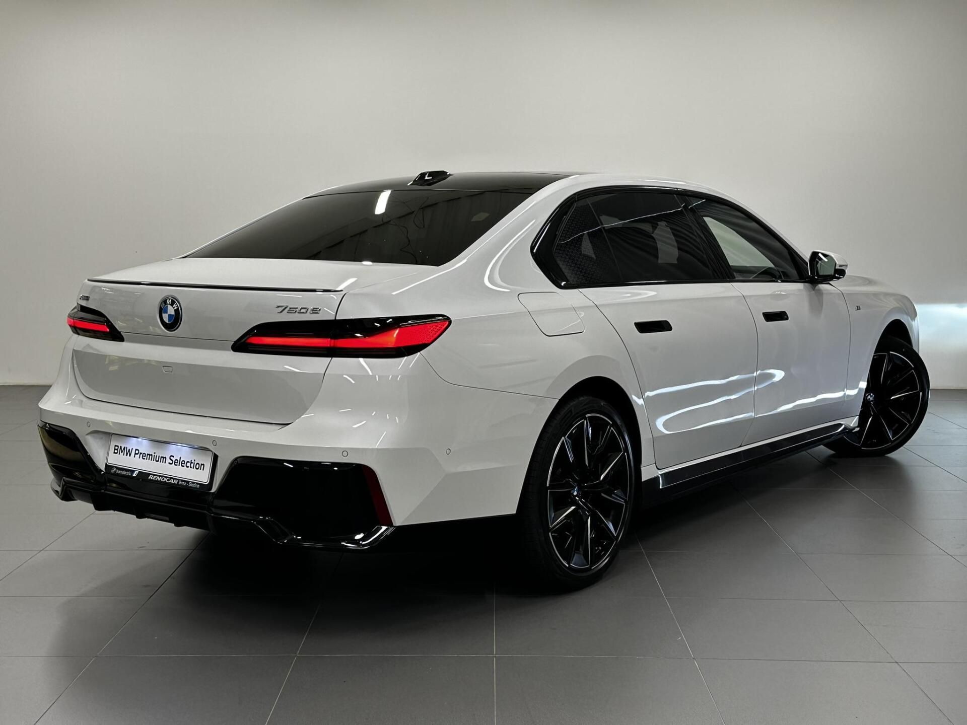 BMW Řada 7, 750e xDrive Sedan - fotka 2
