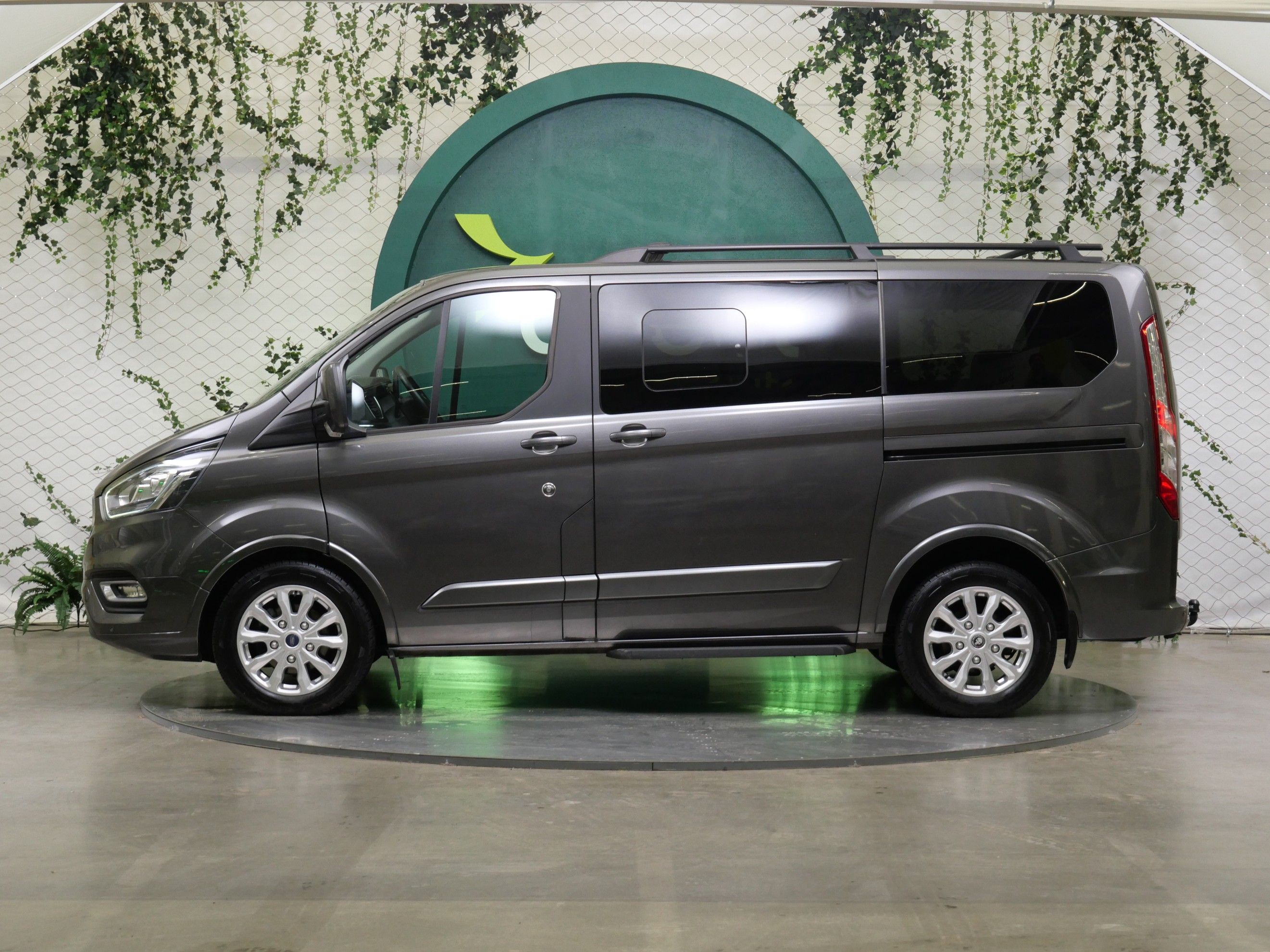 Ford Tourneo Custom, 2.0 EcoBlue 96 kW Titanium L1 - fotka 3