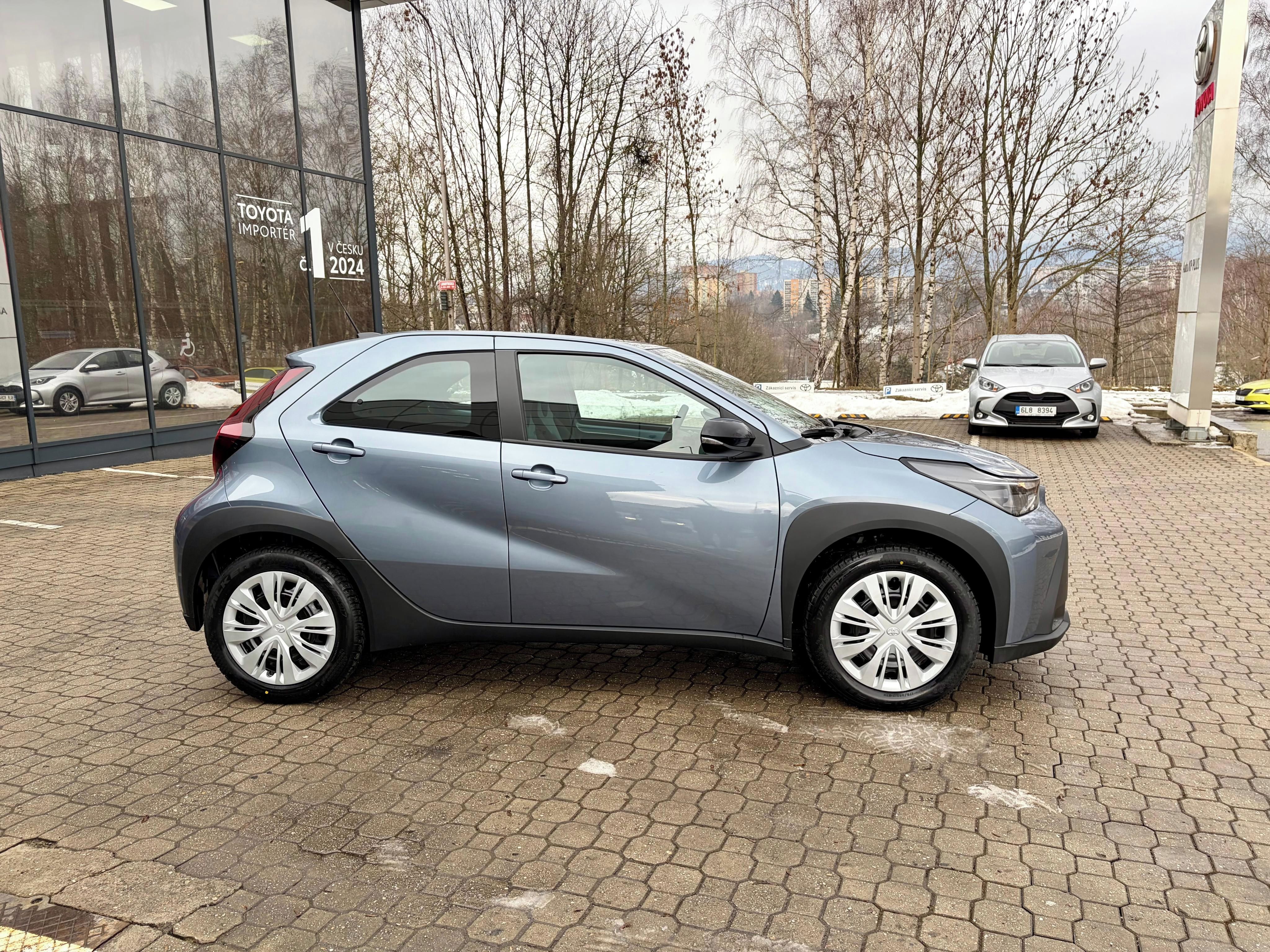 Toyota Aygo, 1,5 HEV 116k Active - fotka 3