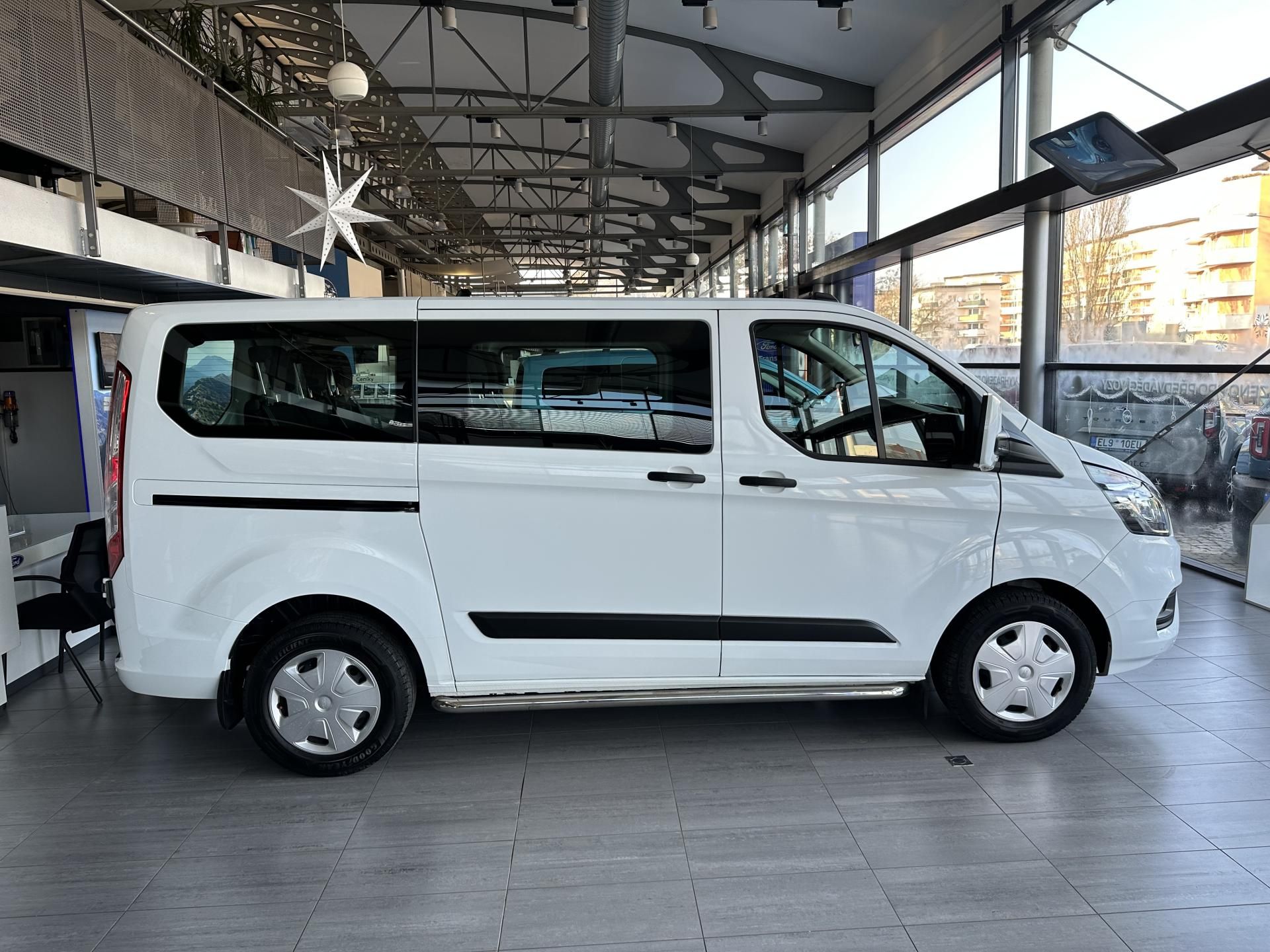 Ford Transit Custom, Trend 340 L1 2.0EB 130k kombi - fotka 5