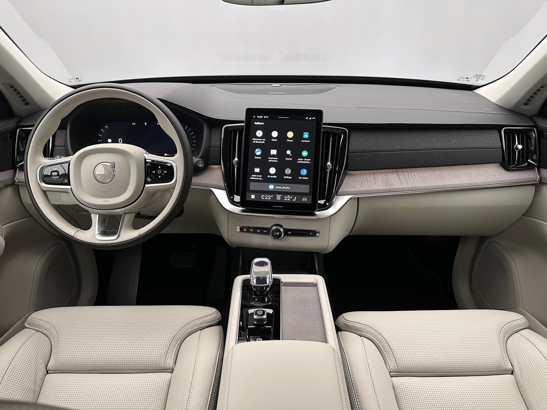 Volvo XC90, B5 AWD AUT DARK PLUS 7 míst - fotka 2