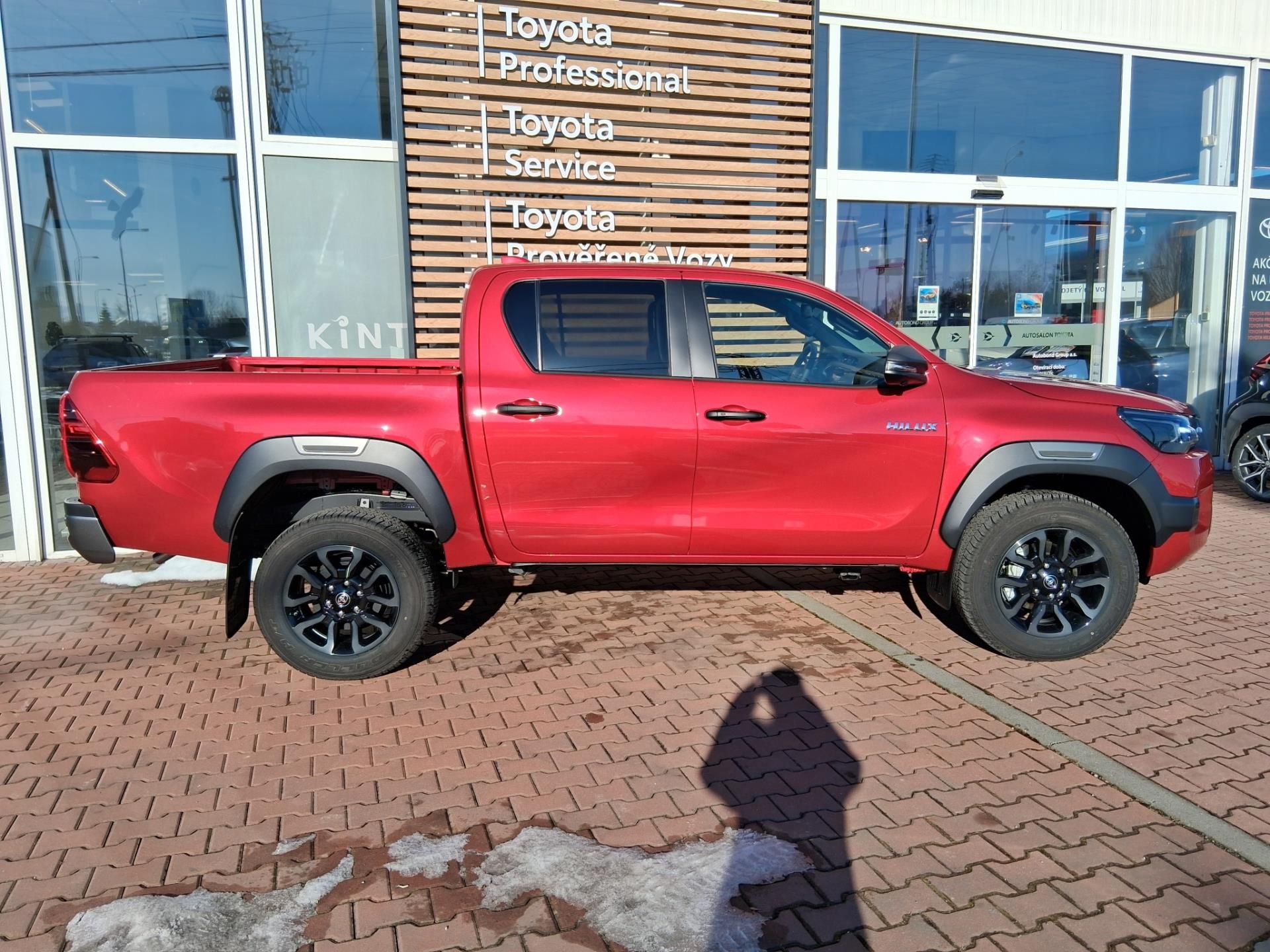 Toyota Hilux, 2,8D-4D 205K INVINCIBLE - fotka 4