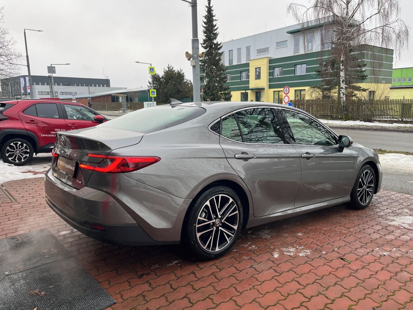 Toyota Camry, 2.5L Hybrid 230 koní, - fotka 5