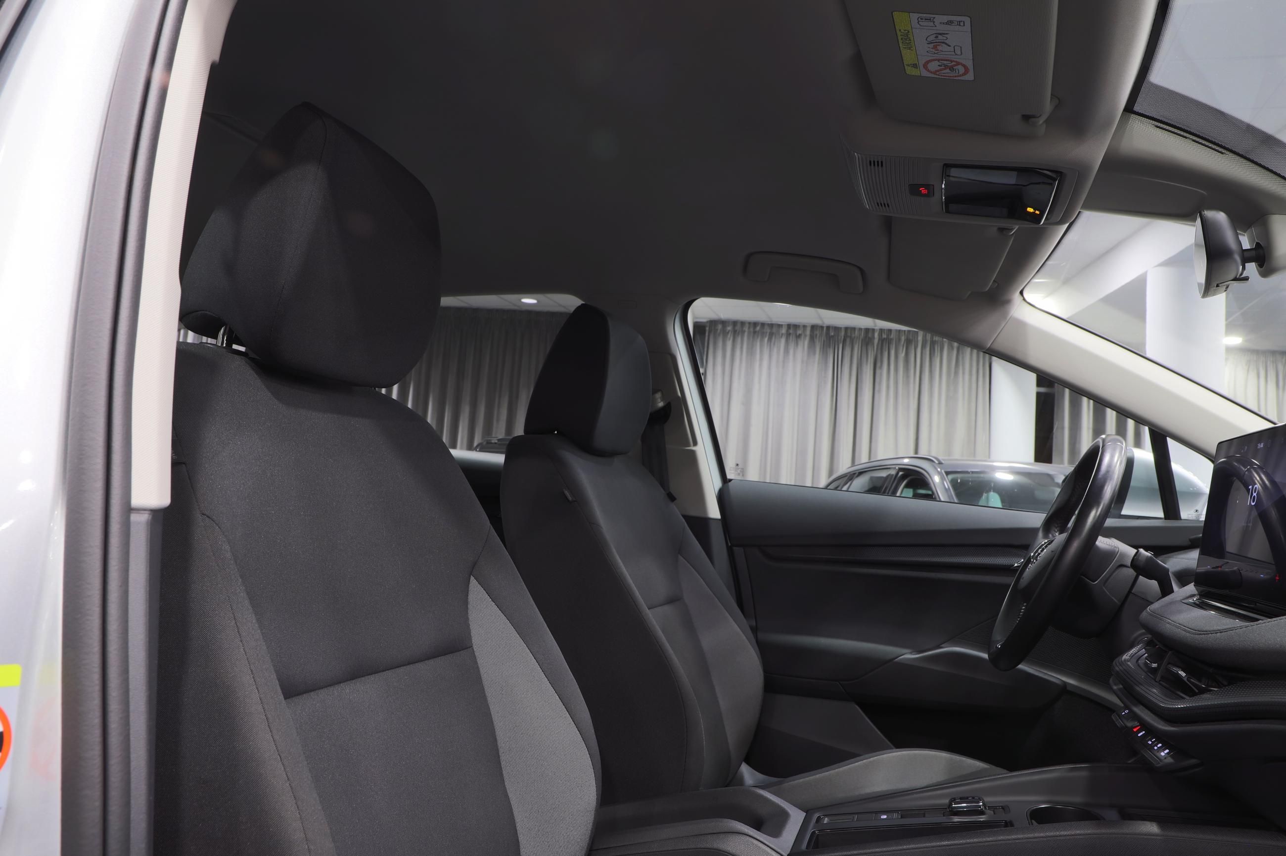 Škoda Enyaq iV, 50 109kW Full LED 94,7% SOH - fotka 6
