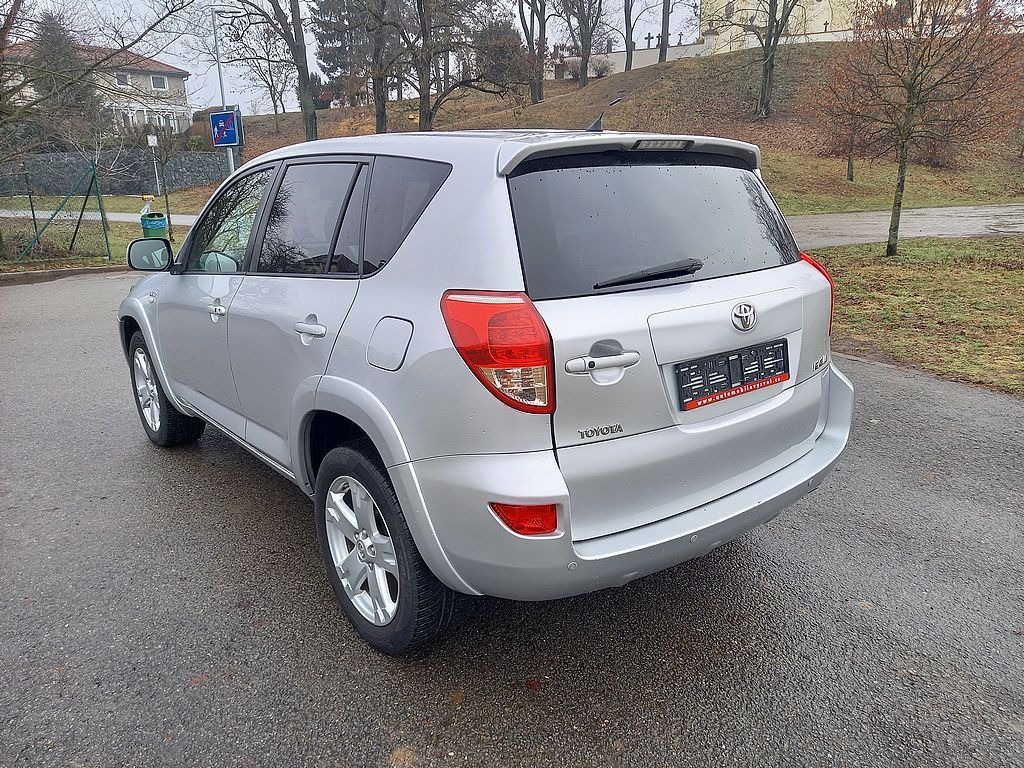 Toyota Rav4, 2.2D-Cat 4x4+klima+navi+alu. - fotka 4