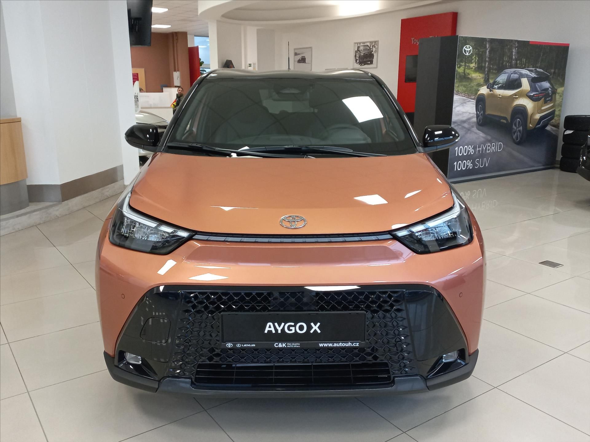 Toyota Aygo, 1.5 Hybrid e-CVT 116k  X Execu - fotka 4