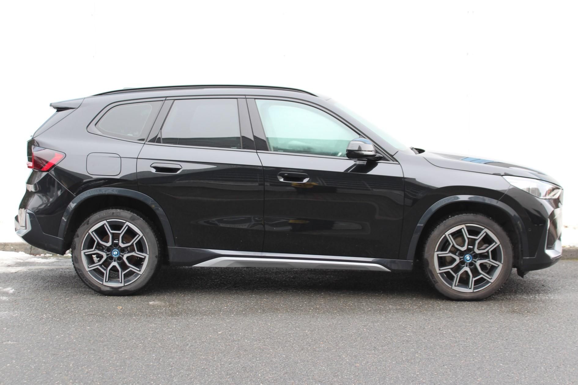 BMW X1, xDrive30e - fotka 3