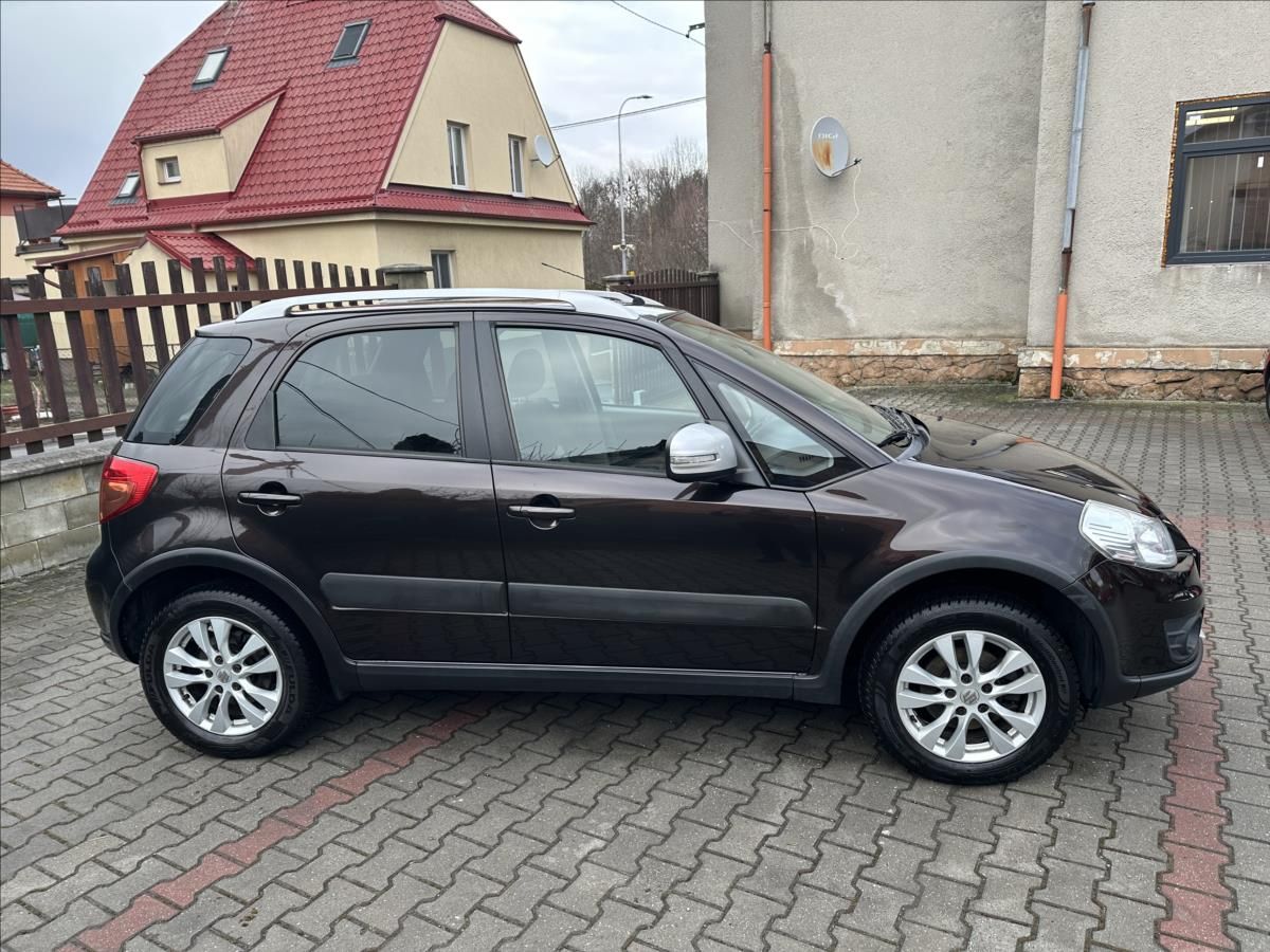 Suzuki SX4, 1,6 4x4 STYLE TAŽNÉ - fotka 2