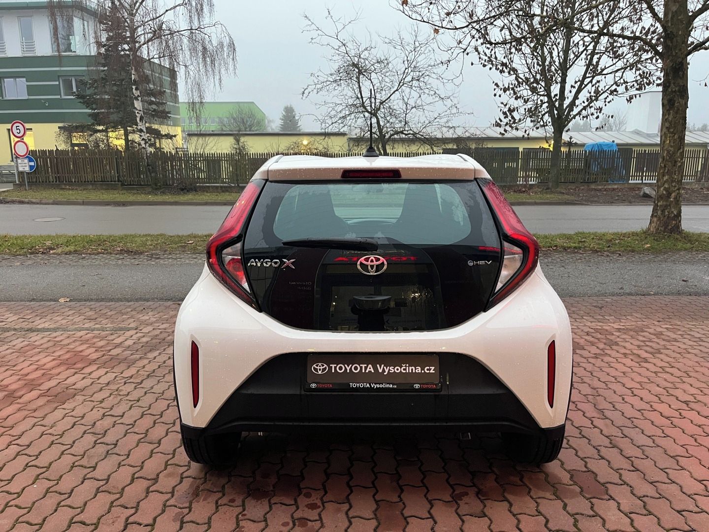 Toyota Aygo, 1.5L Hybrid automat  Active - fotka 5