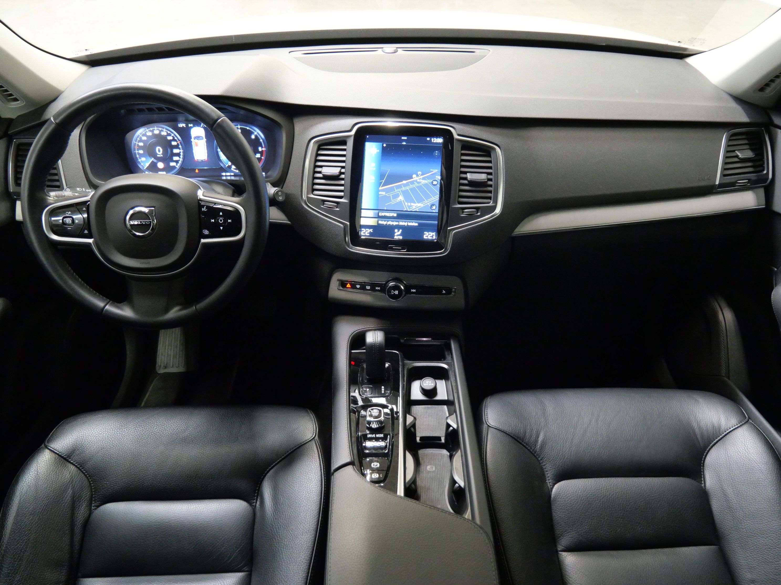 Volvo XC90, 2.0 B5 173 kW Momentum Pro - fotka 5
