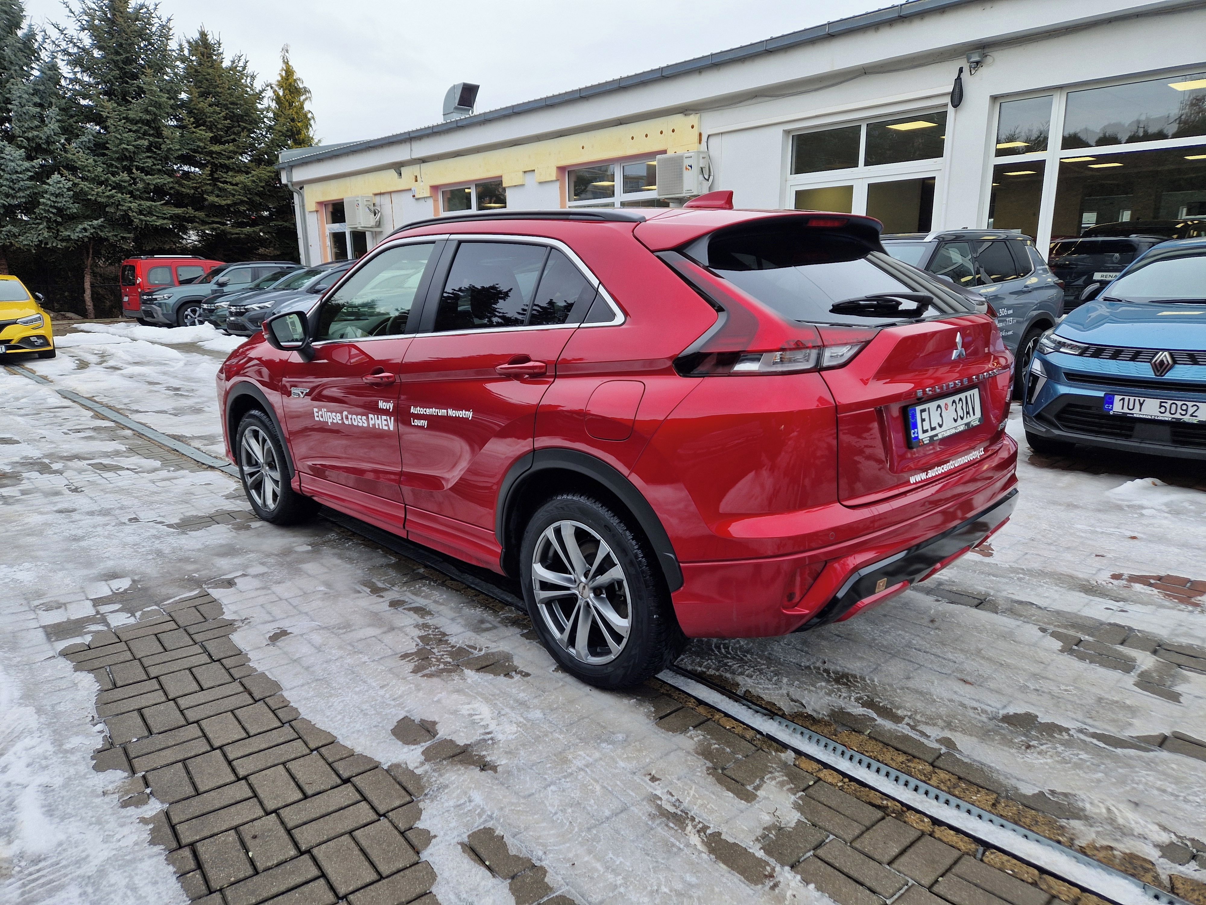 Mitsubishi Eclipse Cross, INSTYLE+ 2.4 MIVEC PHEV 4WD - fotka 6