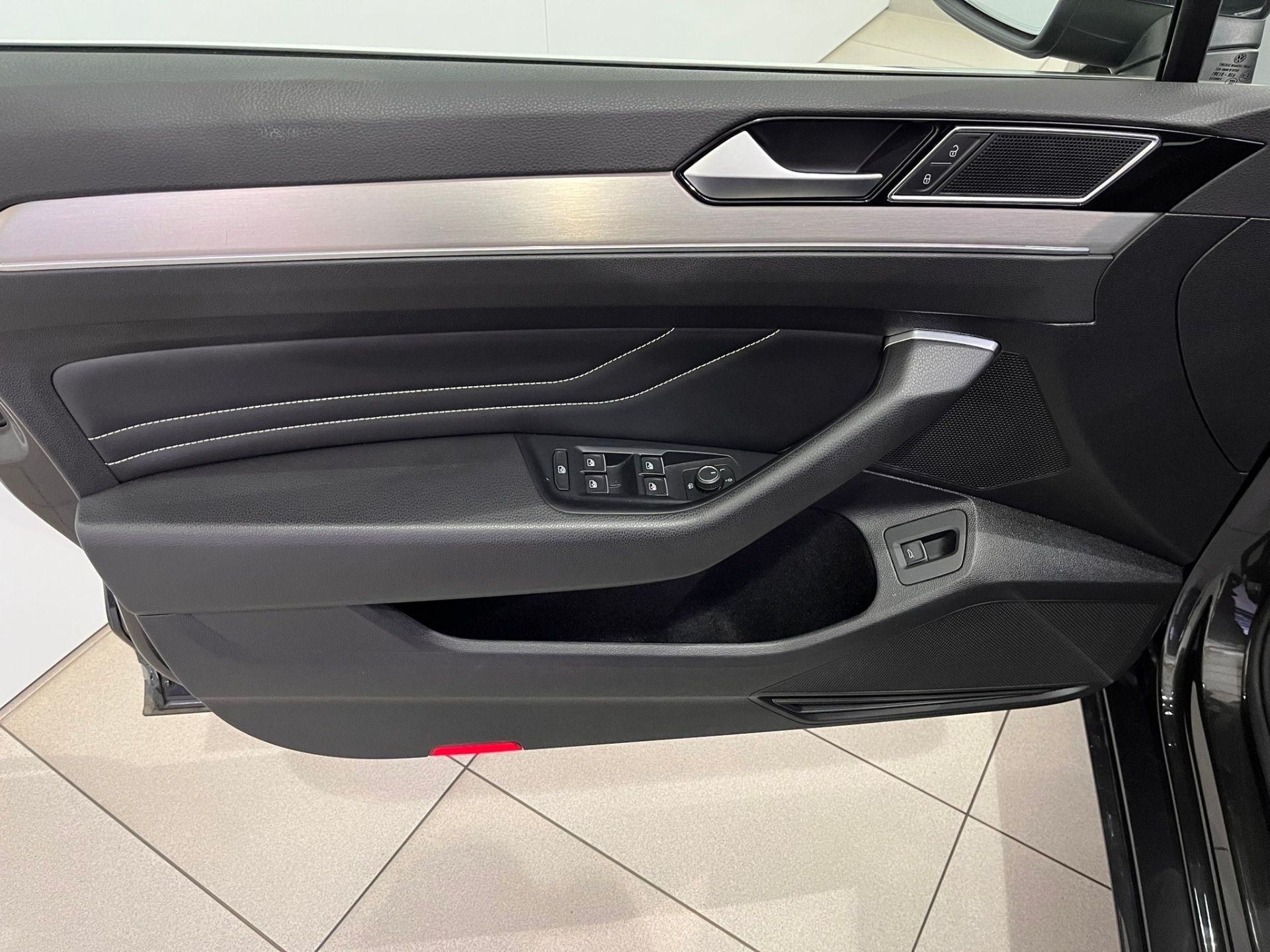 Volkswagen Passat Variant, 2.0 TDI 110 kW 7DSG Elegance - fotka 6