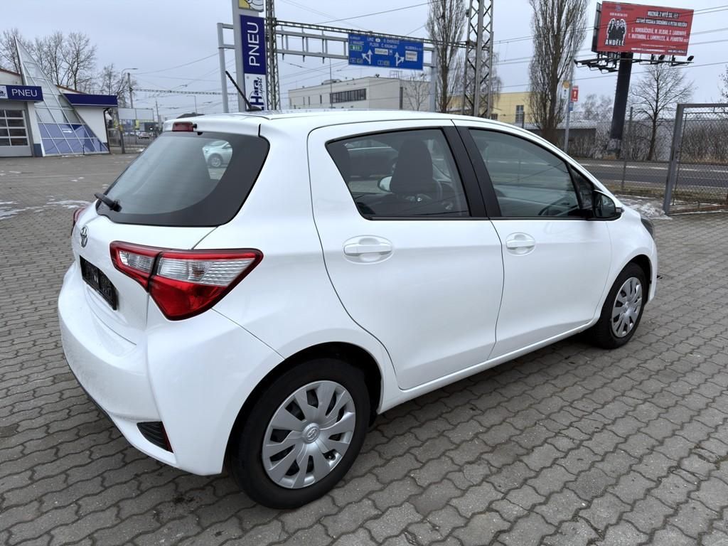 Toyota Yaris, 1.5i 82 kW navi. serviska - fotka 5