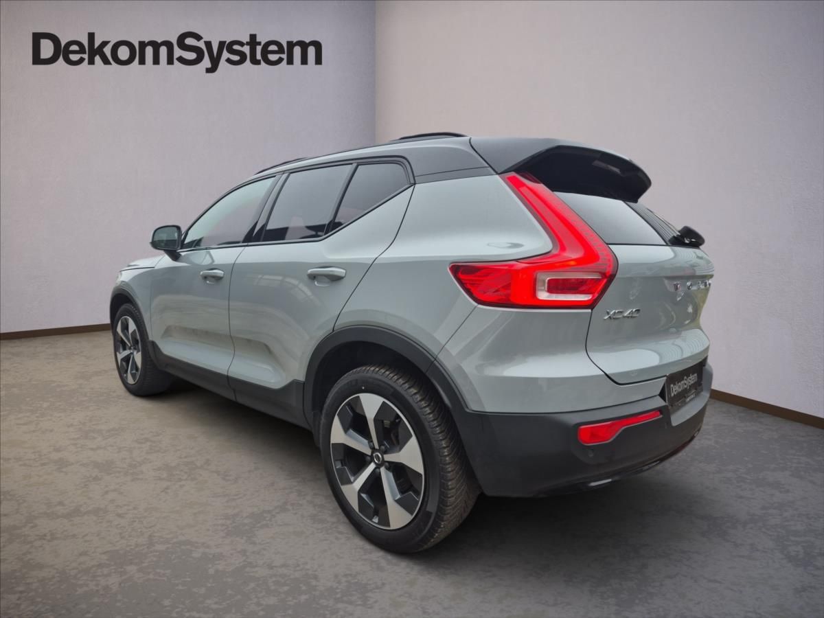 Volvo XC40, 2,0 B3 Plus Dark - fotka 4