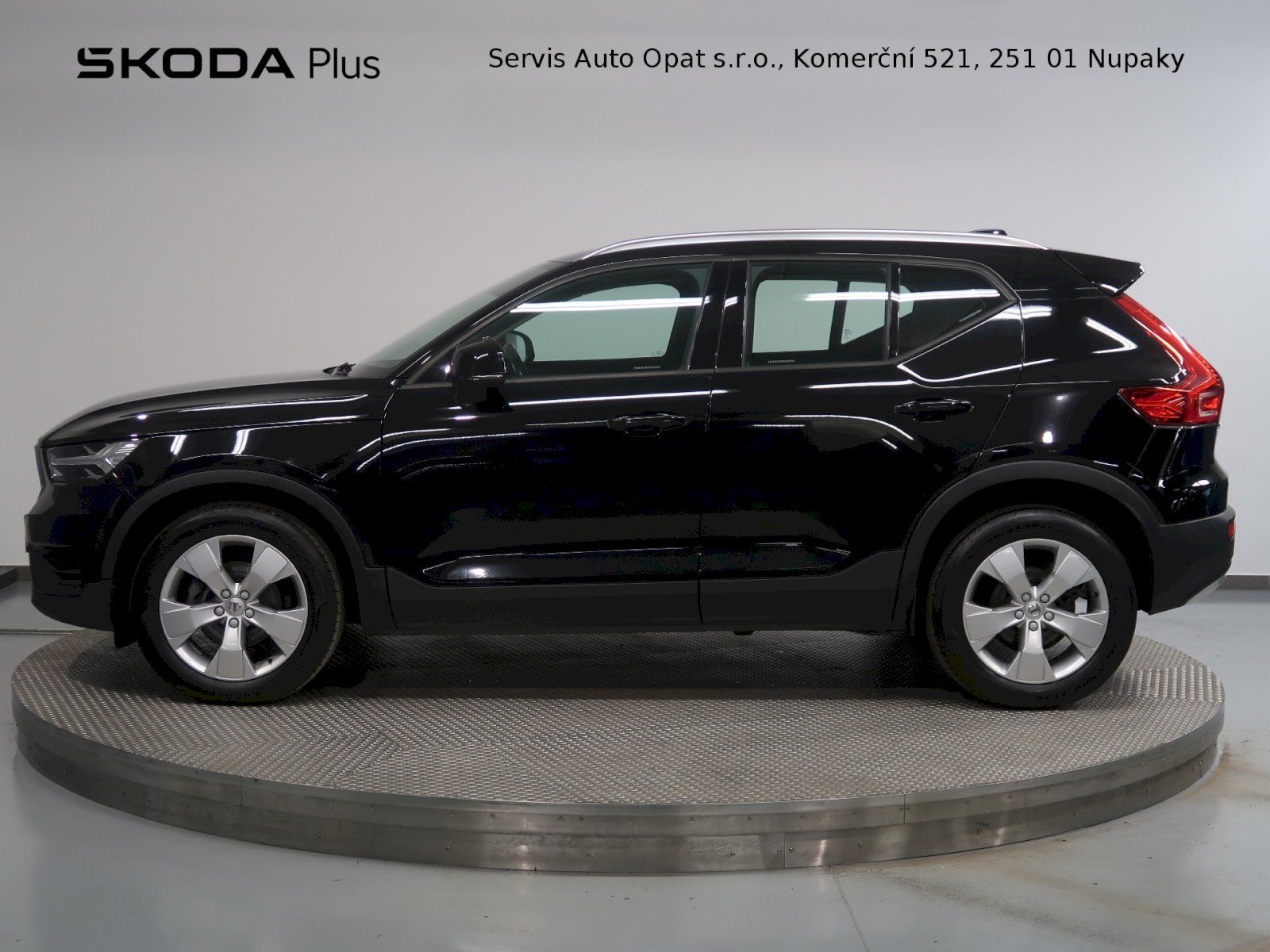 Volvo XC40, MOMENTUM 2.0 D3 108KW AUTOMAT - fotka 3