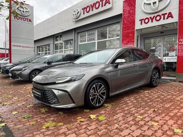 2.5L Hybrid 230 koní,