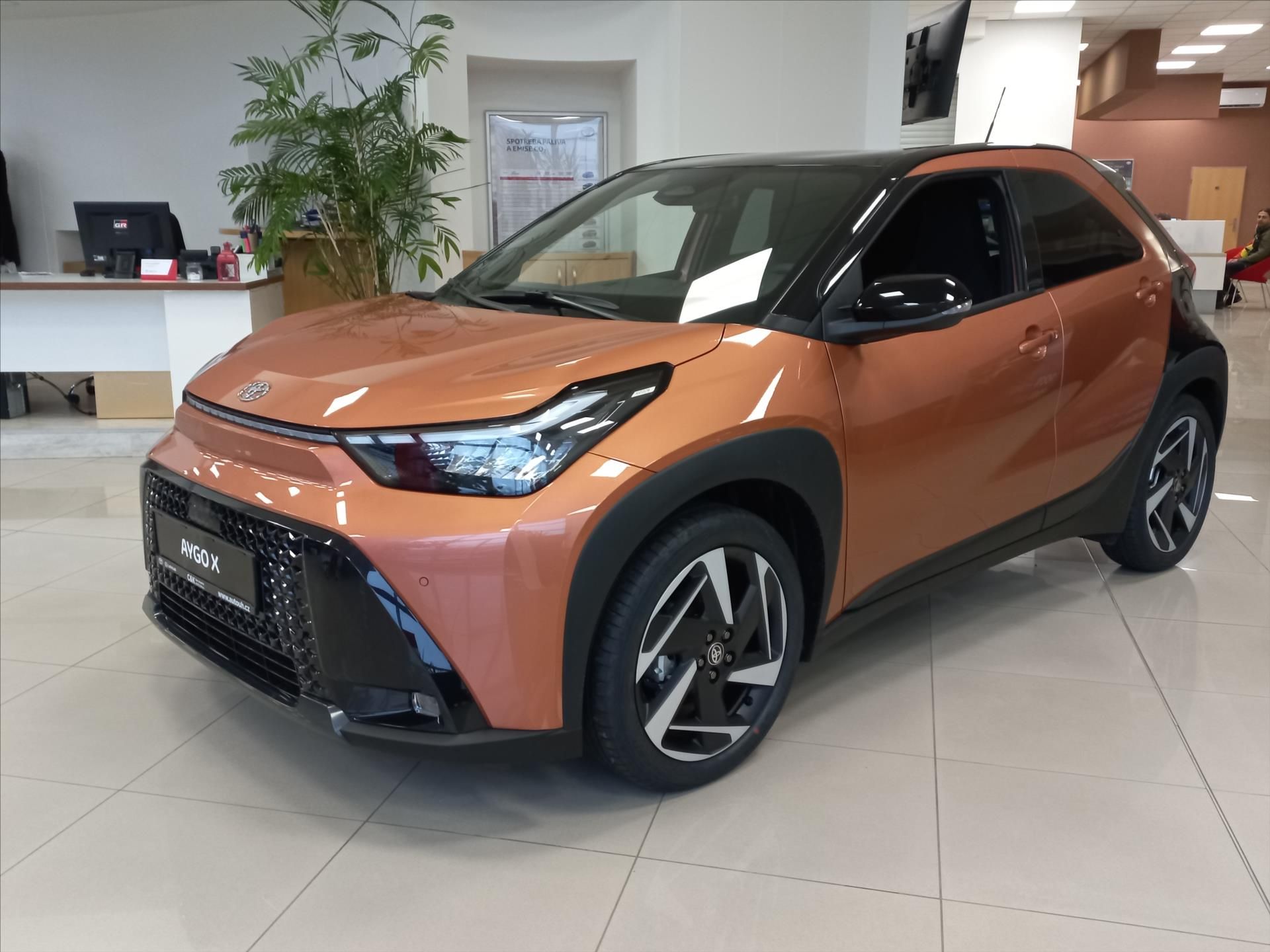Toyota Aygo, 1.5 Hybrid e-CVT 116k  X Execu - fotka 5