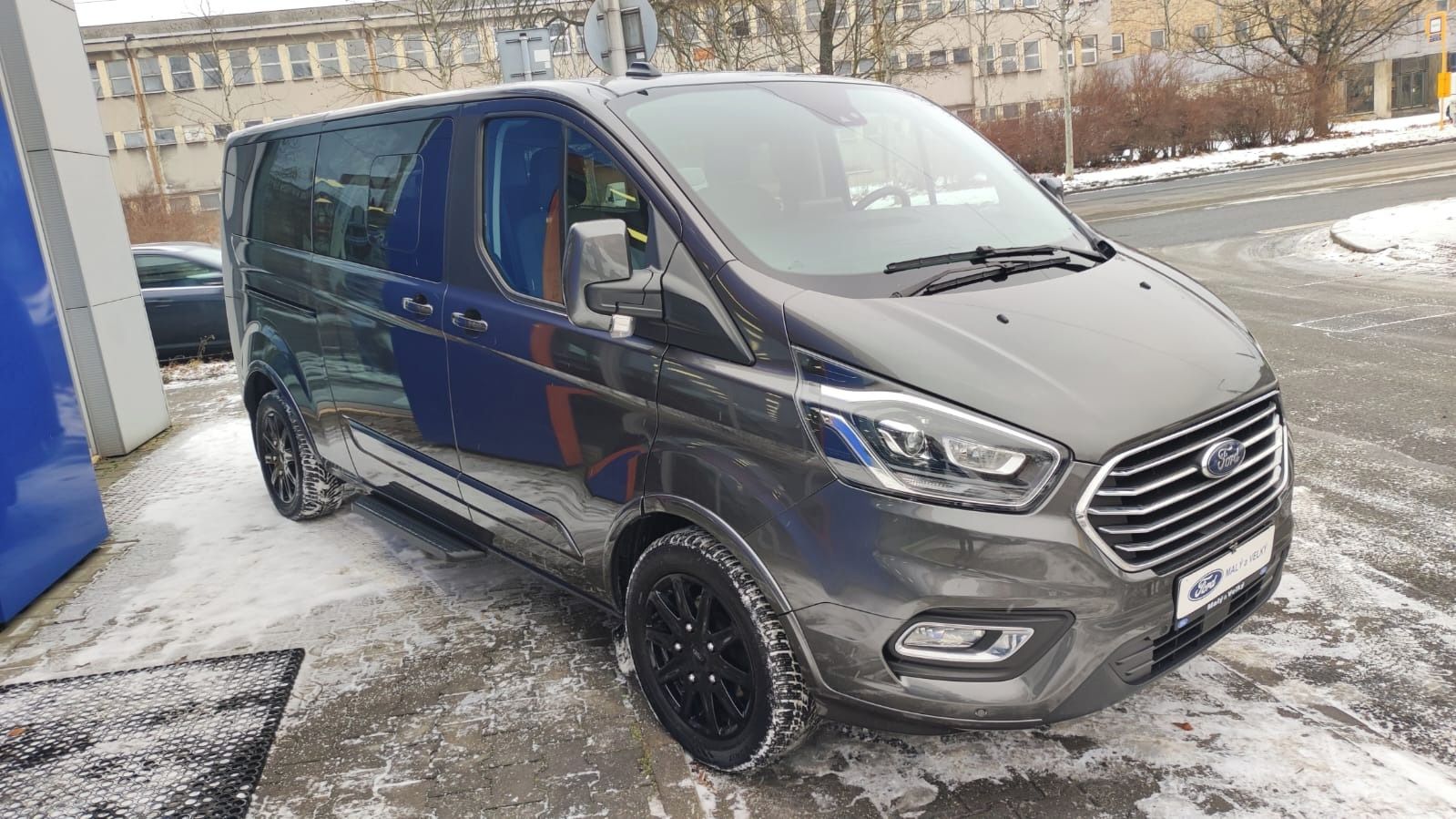 Ford Tourneo Custom, 2,0EcoBlue 95kW L2H1 8MÍST - fotka 3