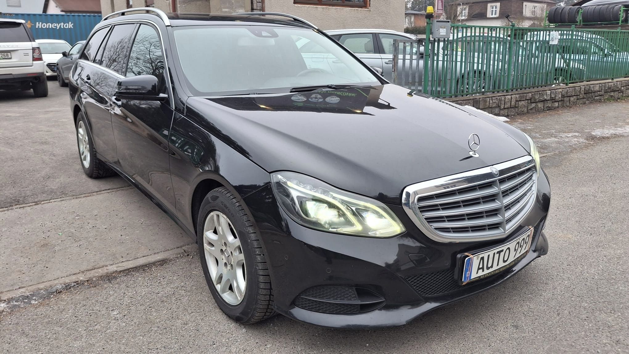 Mercedes-Benz Třídy E, TOP STAV na splátky všem - fotka 2