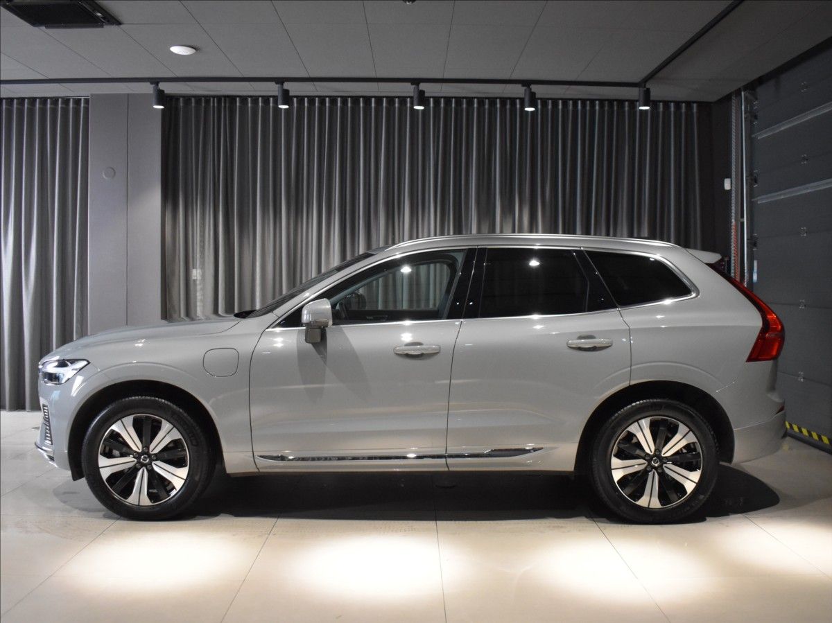 Volvo XC60, 2,0 T6 AWD Plus - fotka 2