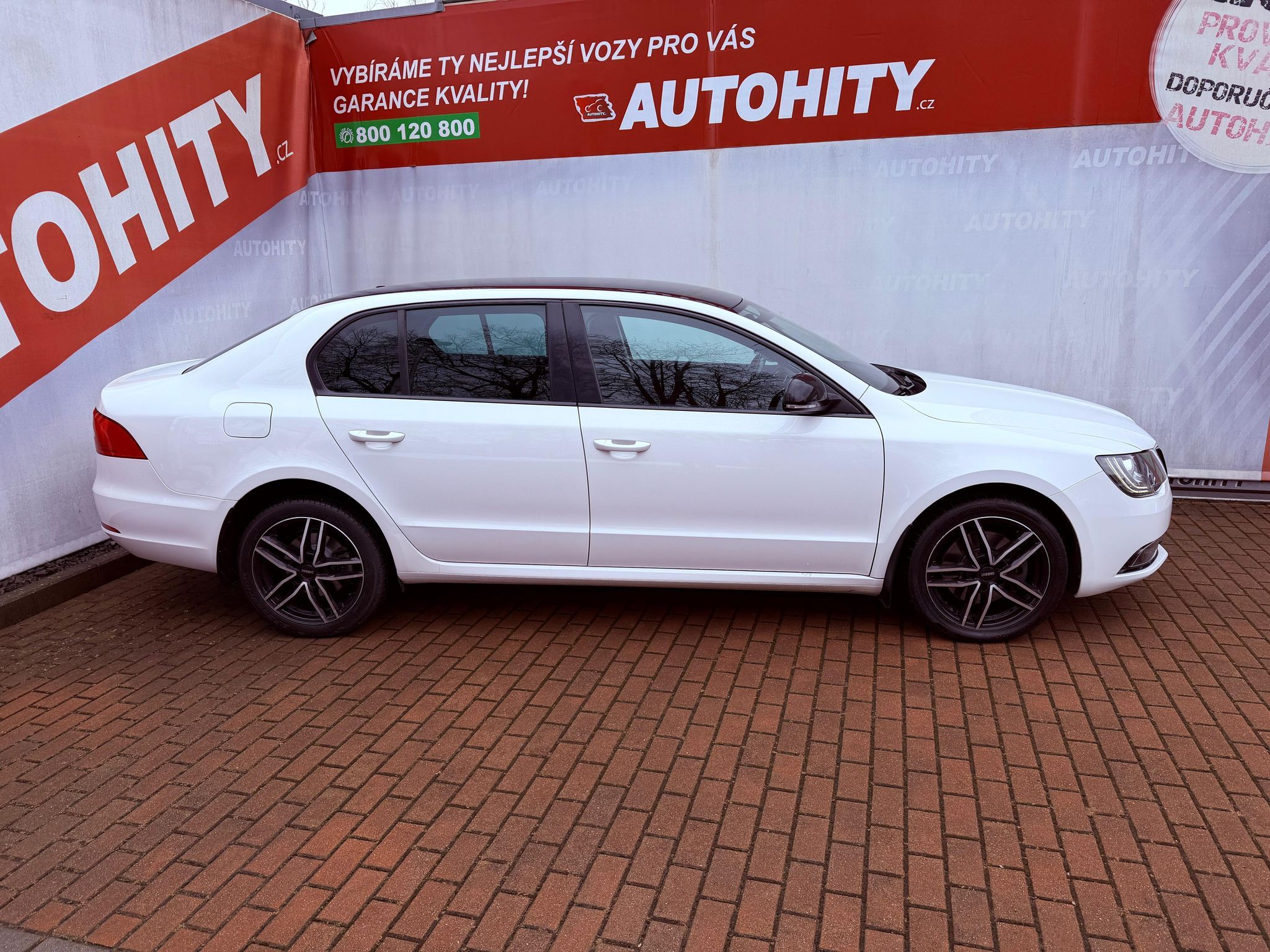 Škoda Superb, 2.0 TDi Elegance, ČR - fotka 6