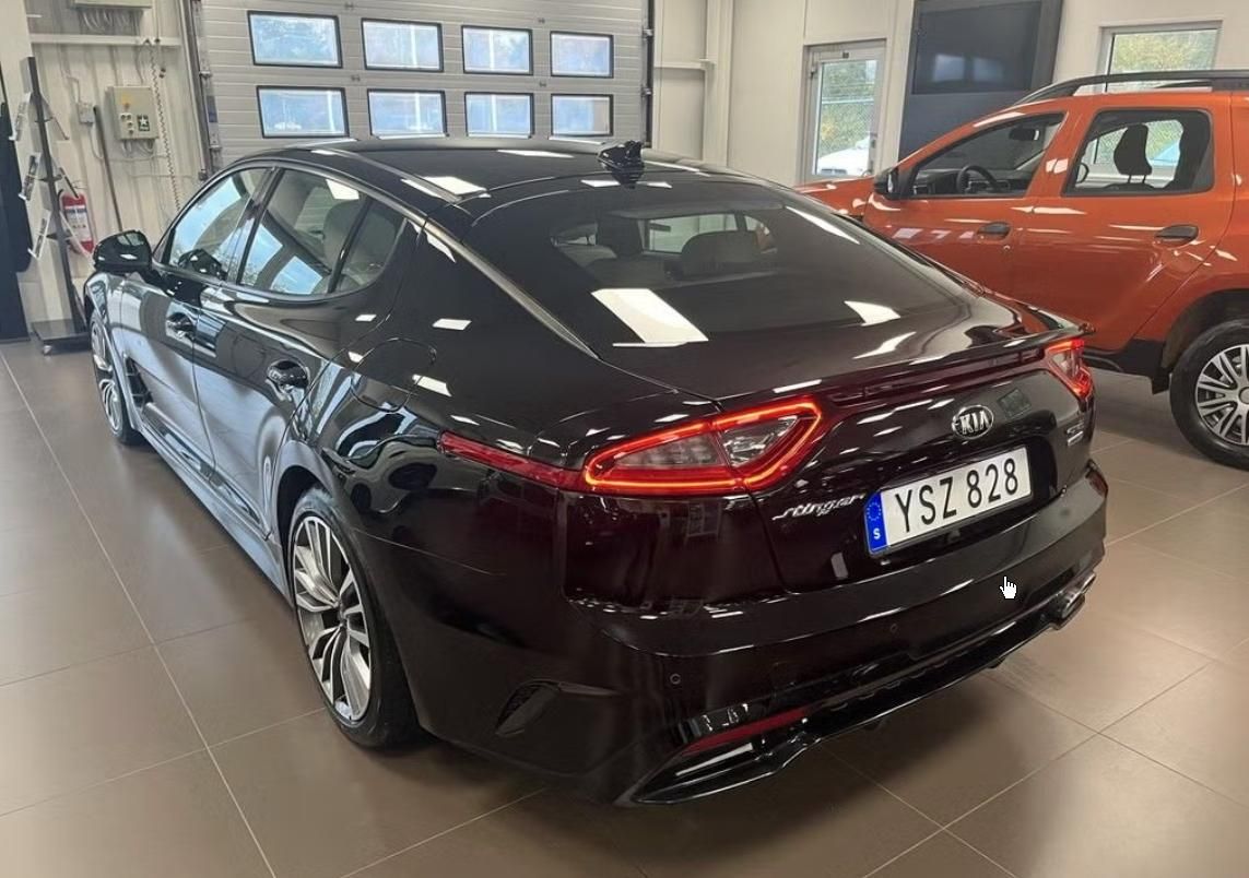 Kia Stinger, 2.2 CRDI AWD GT Bílý in. HuD - fotka 2