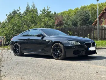 BMW M6, US model, Plná výbava